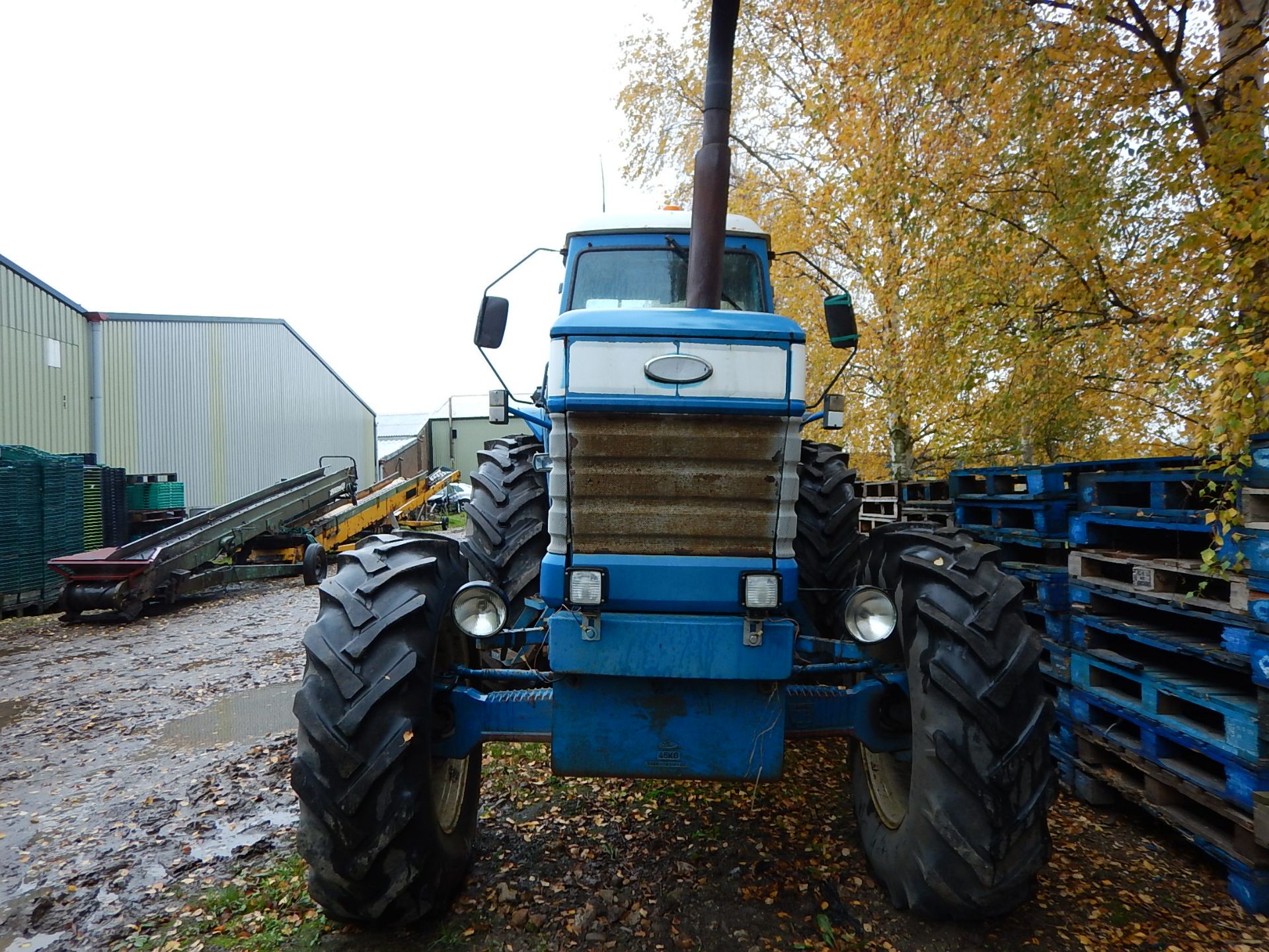 1985 FORD TW-25 4wd TRACTOR Fitted with front underslung weight, rear inside wheel weights, Q cab - Image 2 of 12