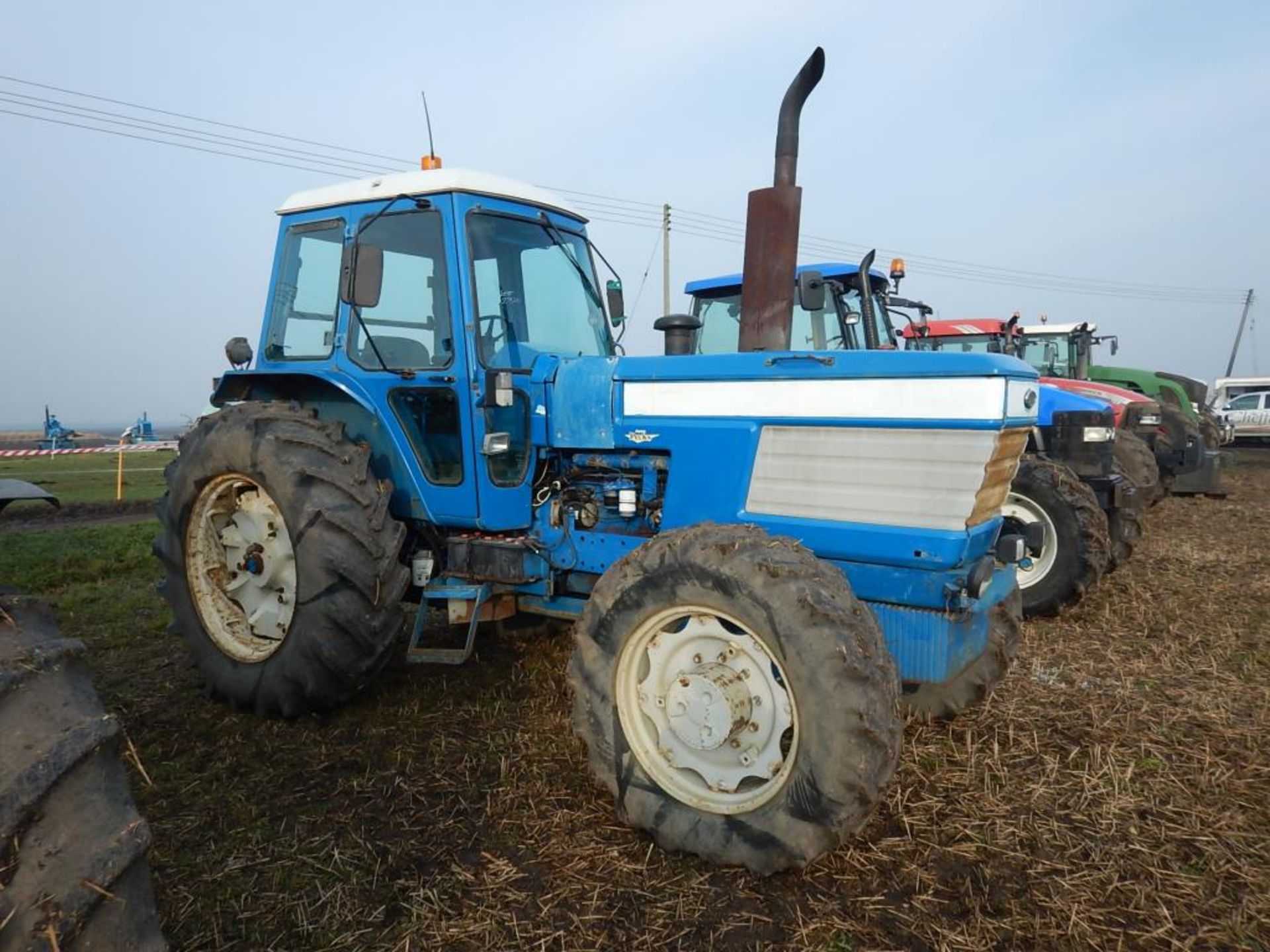 1985 FORD TW-25 4wd TRACTOR Fitted with front underslung weight, rear inside wheel weights, Q cab