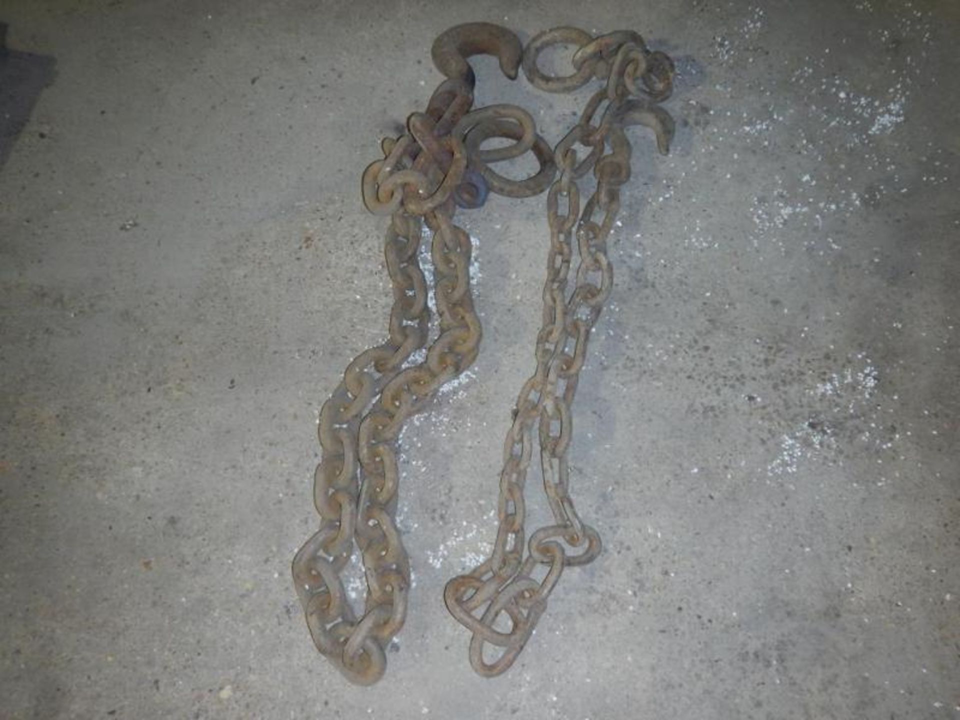 2no. heavy duty tow chains