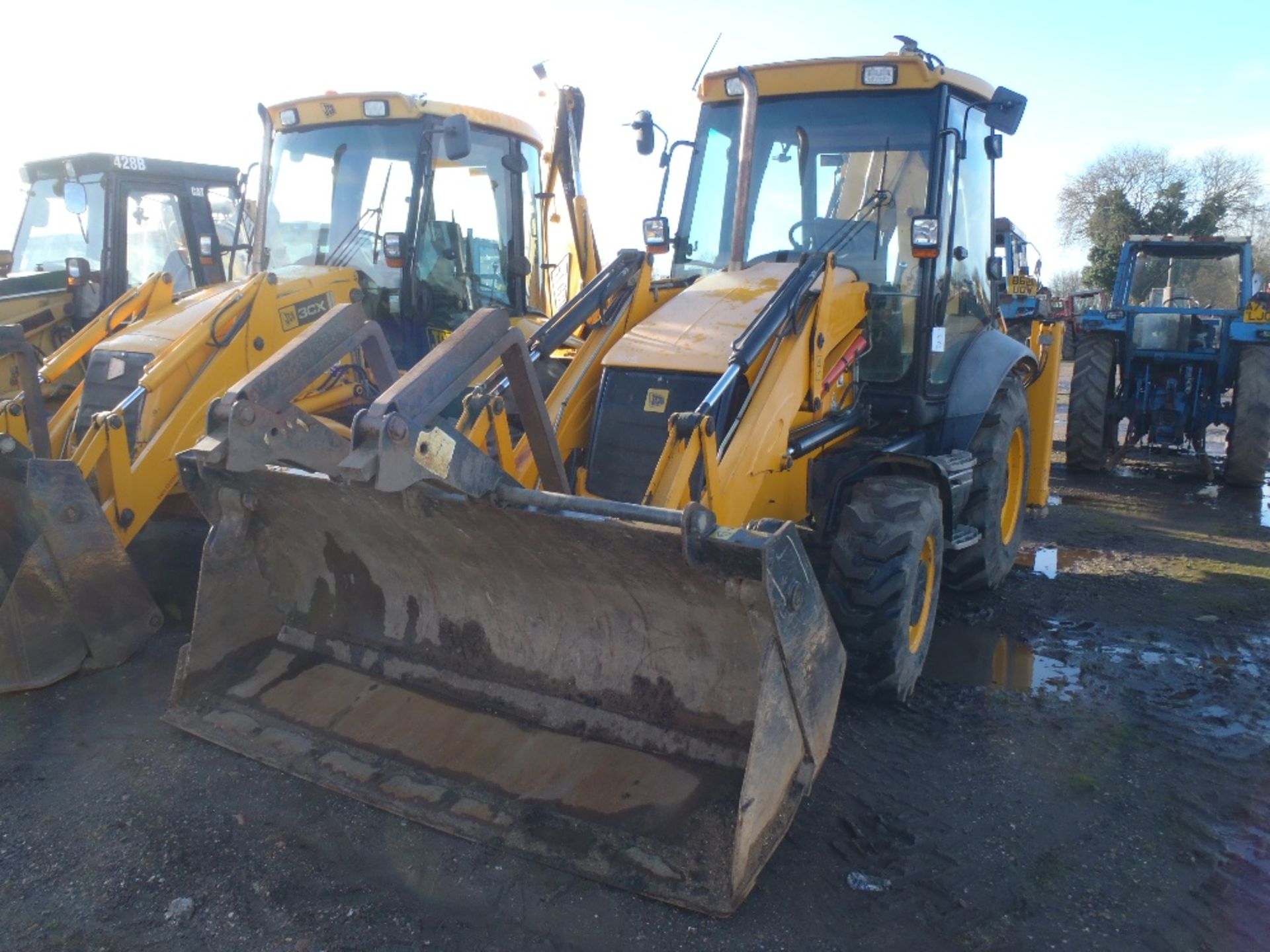 2010 JCB 3CX Digger with 3 Buckets.  Reg. No. MX10 CNY  Ser No JCB3CX4TH01620440