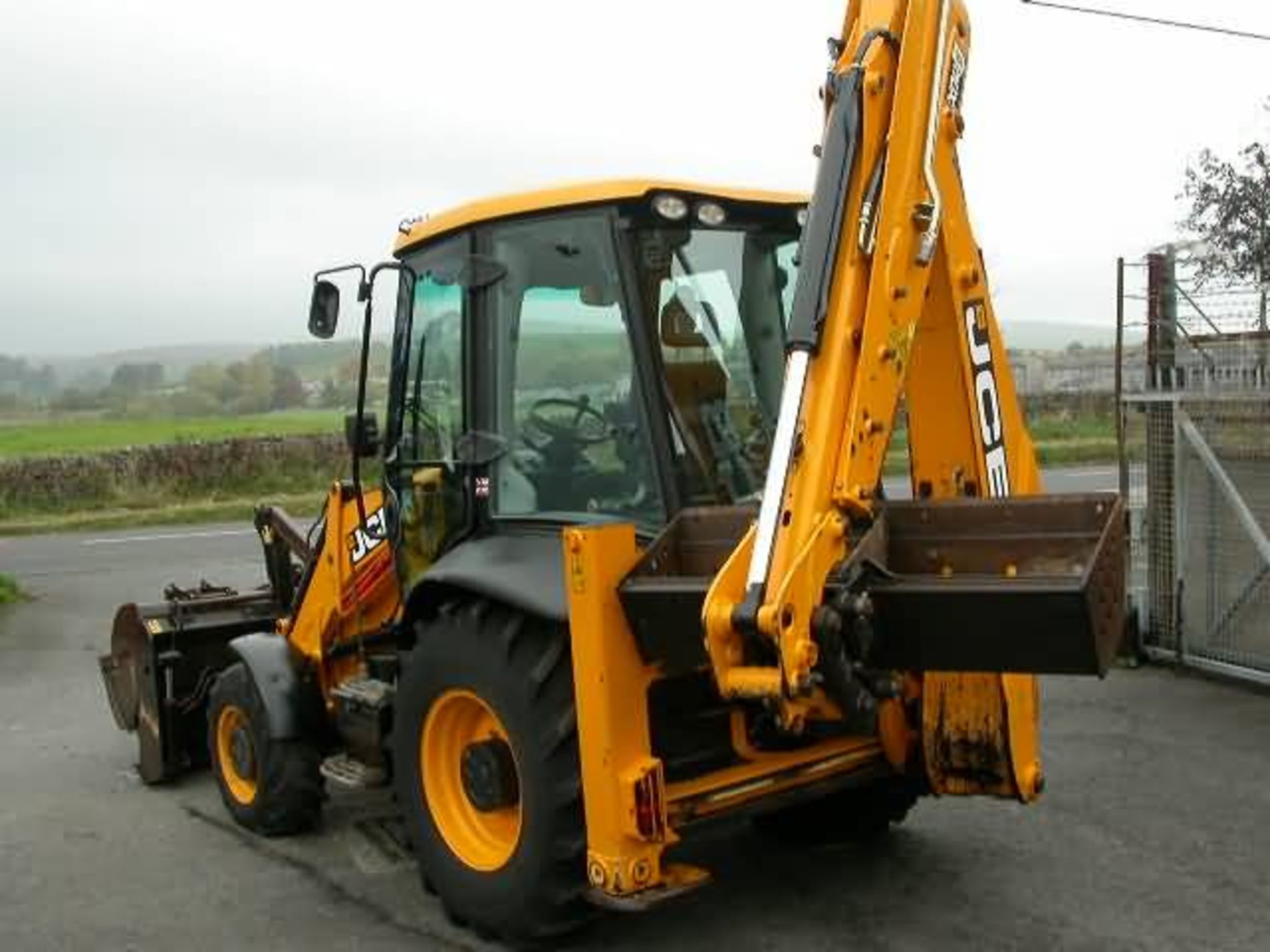 2010 JCB 3CX Std Transmission Piped for Hammer. V5 will be supplied - Image 4 of 5