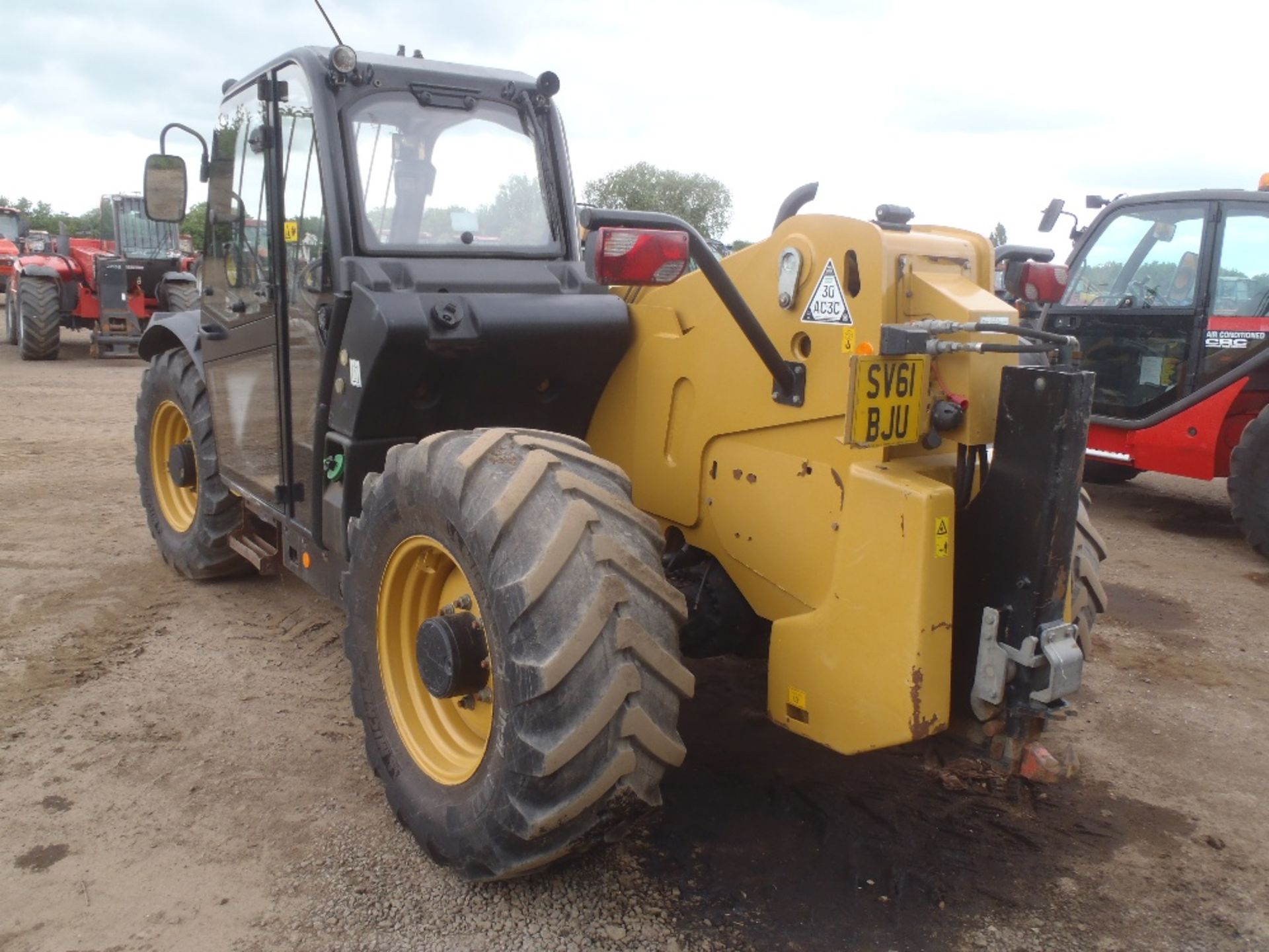 Caterpillar TH407 Telehandler.  Reg.No. SV61 BJU  Ser.No. M3185-1536 - Image 3 of 4