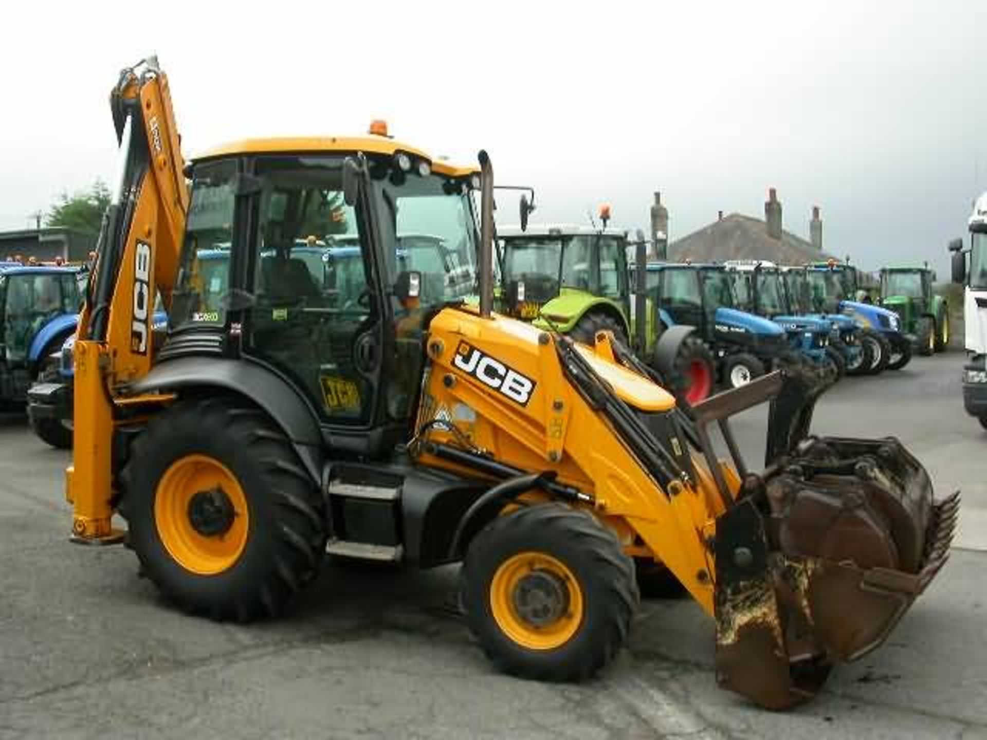 2010 JCB 3CX Std Transmission Piped for Hammer. V5 will be supplied - Image 2 of 5