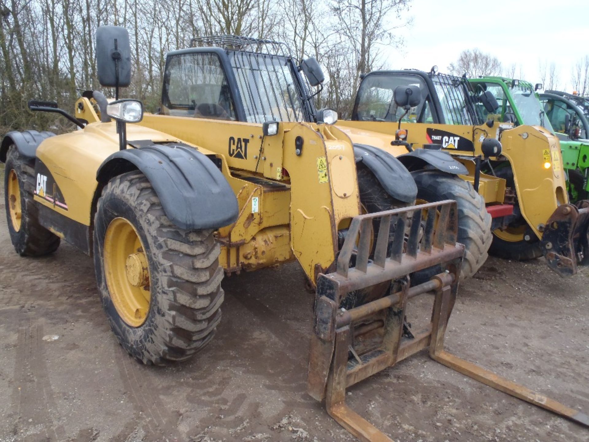 2005 Cat TH330B Telehandler.  Reg No SF05 GXT Ser. No. CATTH330VSLB01194 - Image 2 of 5