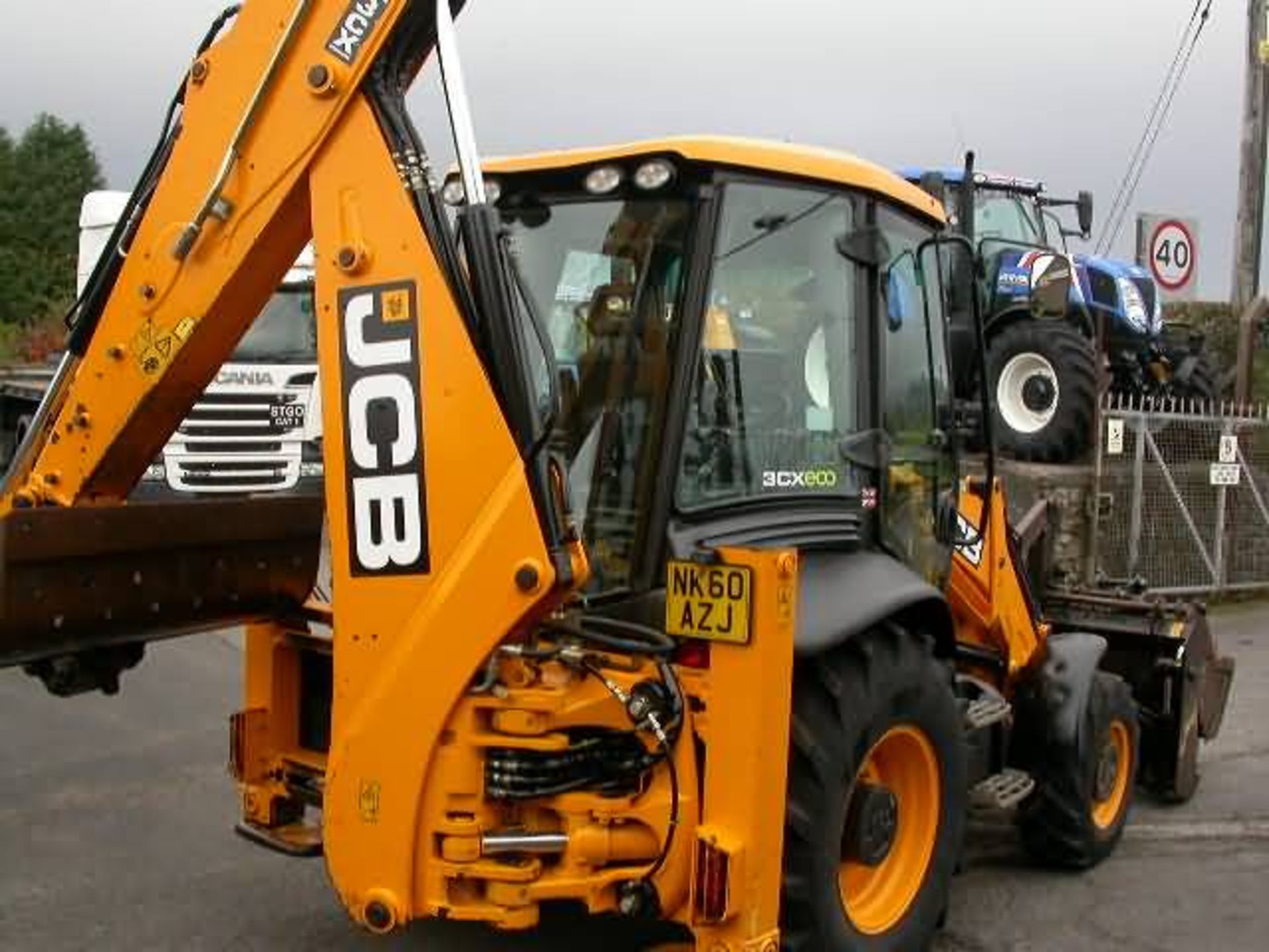 2010 JCB 3CX Std Transmission Piped for Hammer. V5 will be supplied - Image 3 of 5