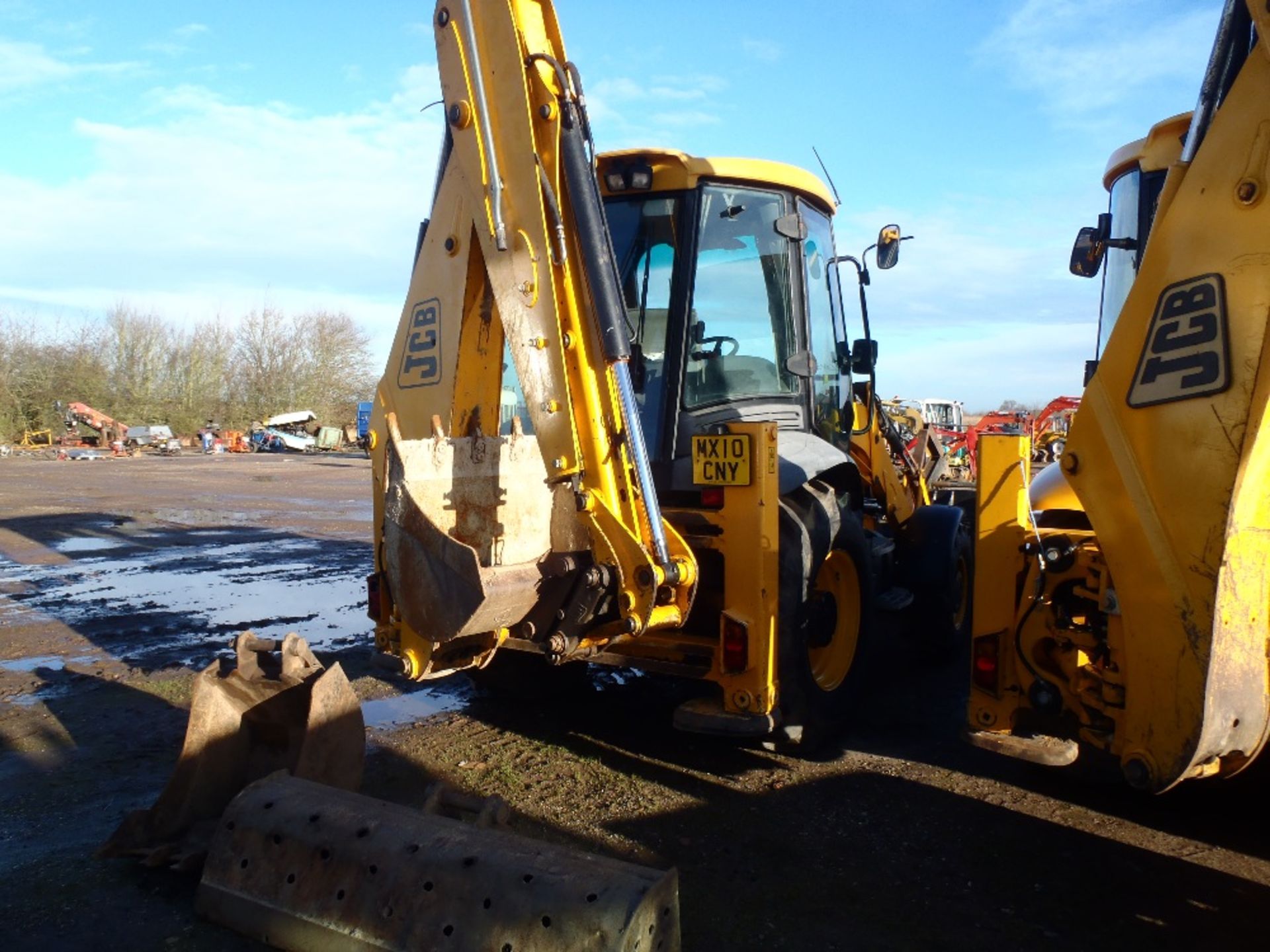 2010 JCB 3CX Digger with 3 Buckets.  Reg. No. MX10 CNY  Ser No JCB3CX4TH01620440 - Image 6 of 6