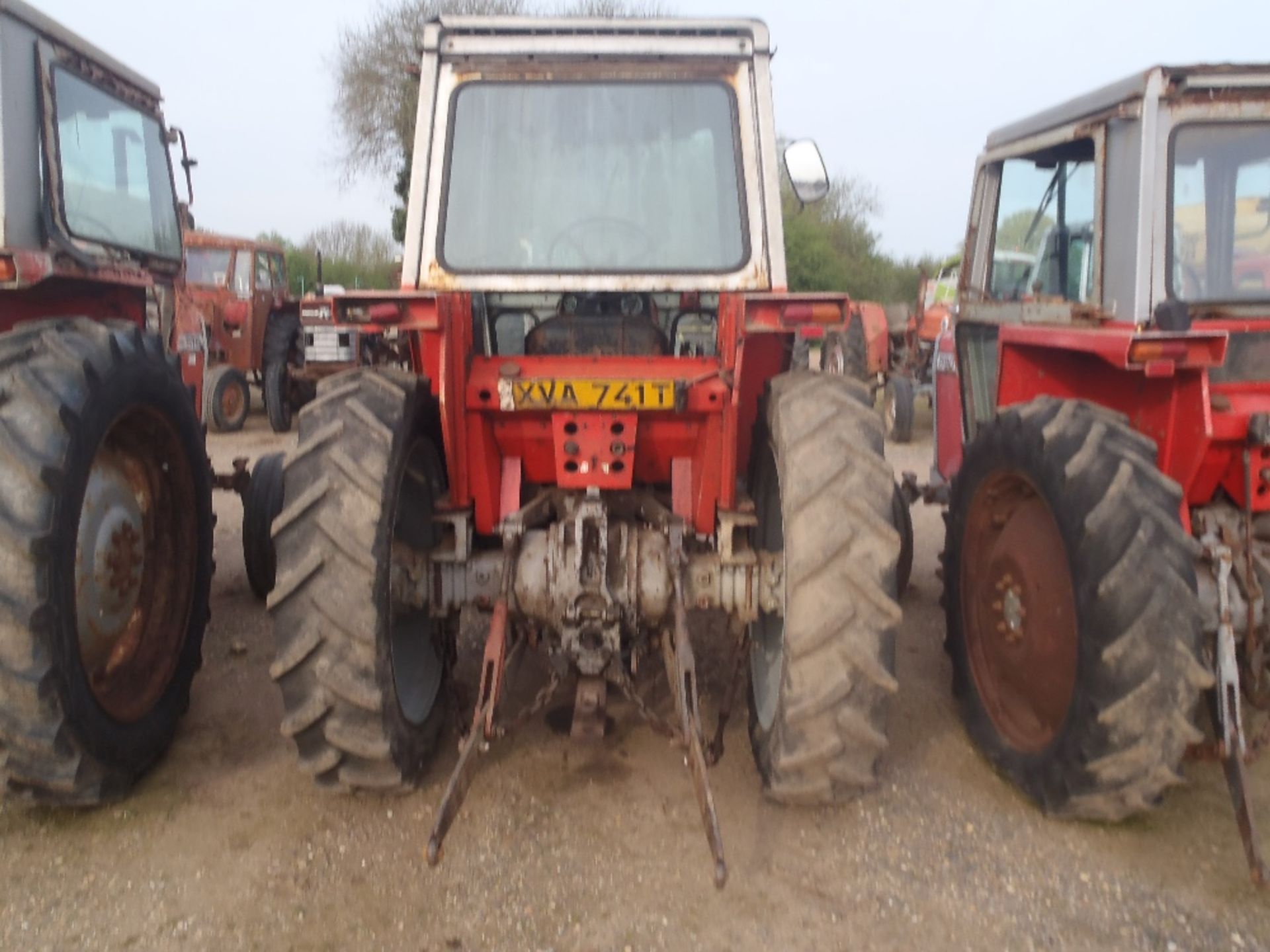 Massey Ferguson 575 Tractor with 4 Bolt Engine, Power Steering, 13.6x36 7.50x16 Tyres Reg. No. XVA - Image 4 of 9