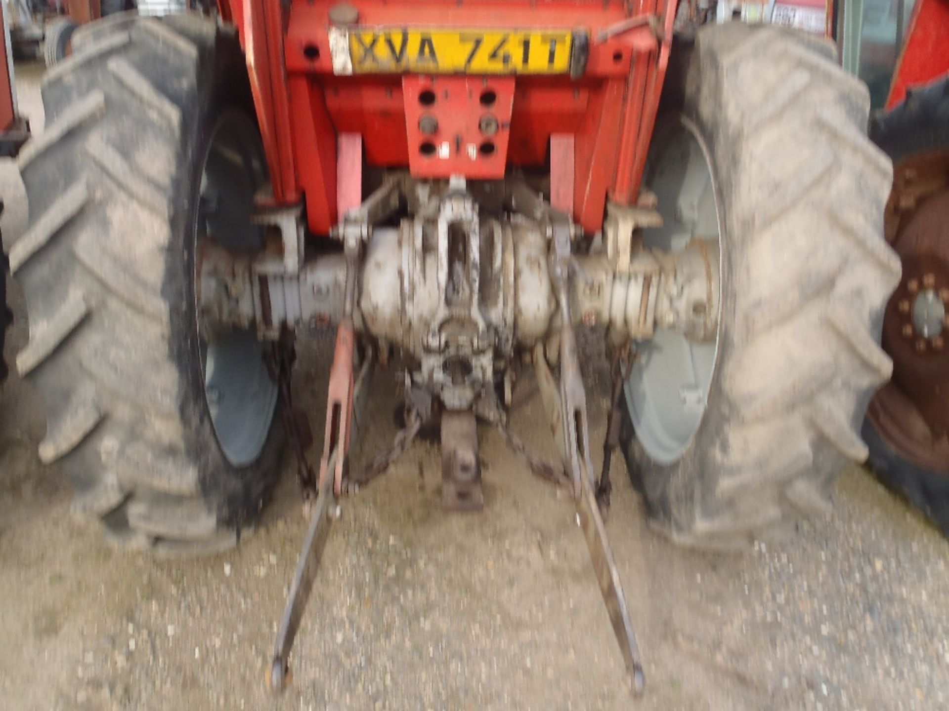 Massey Ferguson 575 Tractor with 4 Bolt Engine, Power Steering, 13.6x36 7.50x16 Tyres Reg. No. XVA - Image 5 of 9