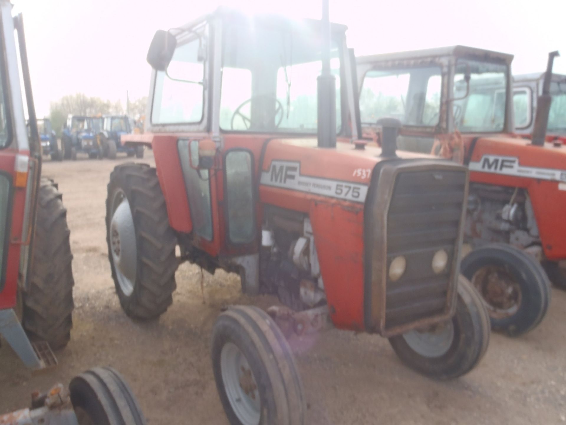 Massey Ferguson 575 Tractor with 4 Bolt Engine, Power Steering, 13.6x36 7.50x16 Tyres Reg. No. XVA - Image 3 of 9