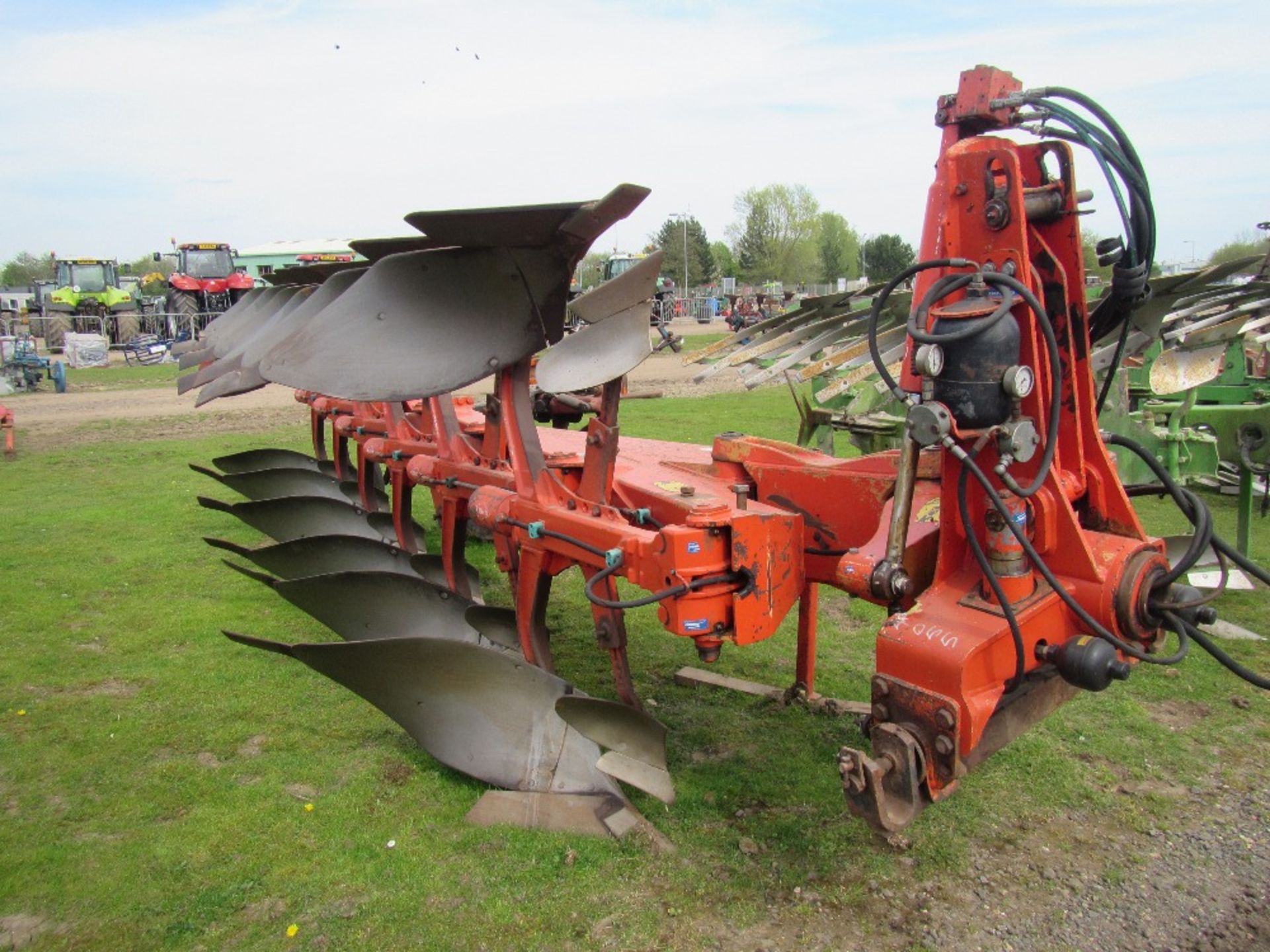 Kuhn Vari Master 180 5 + 1 Furrow, Auto Reset Plough - Image 2 of 3