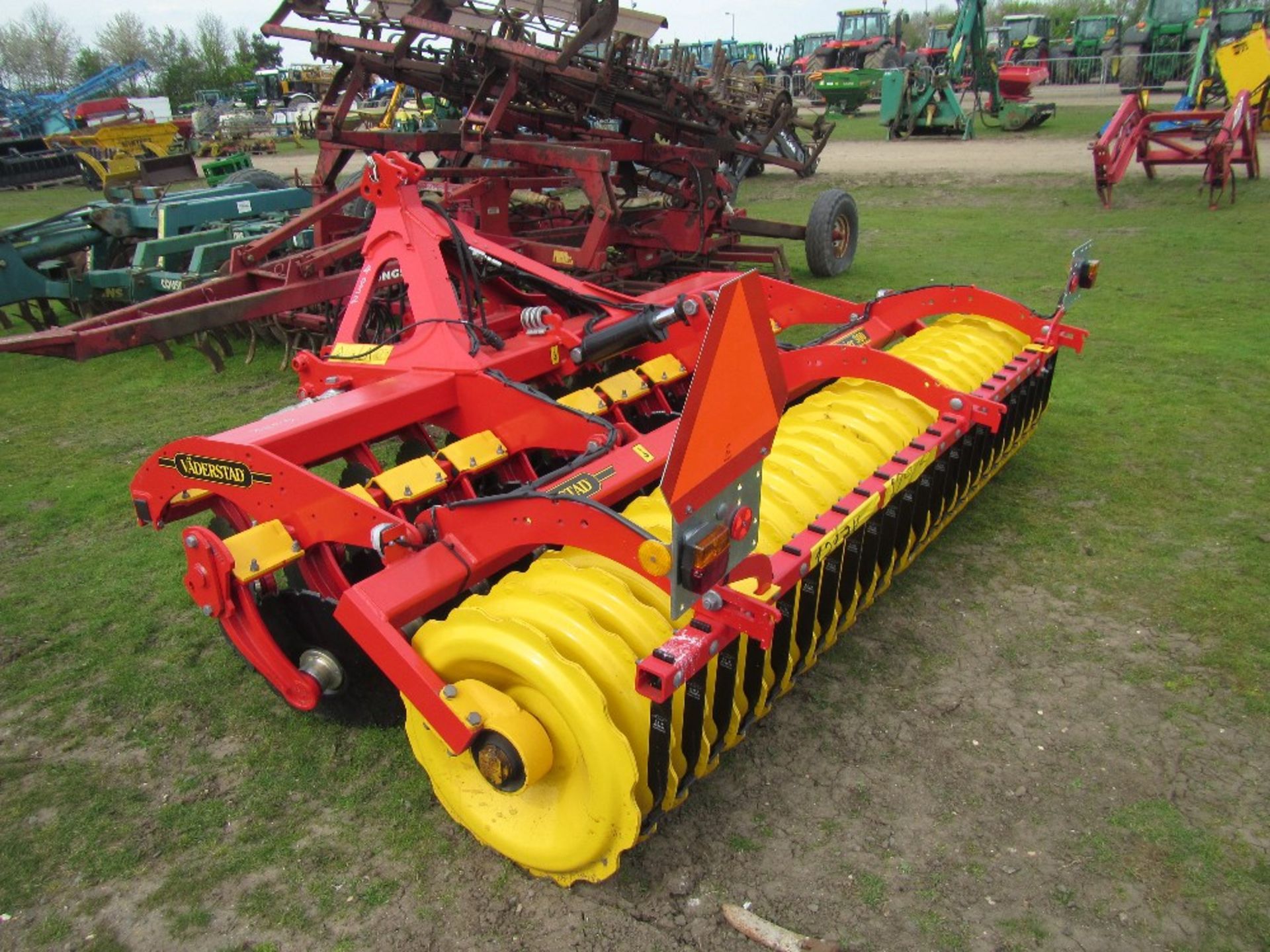 Vaderstad CR300 Carrier - Image 2 of 3