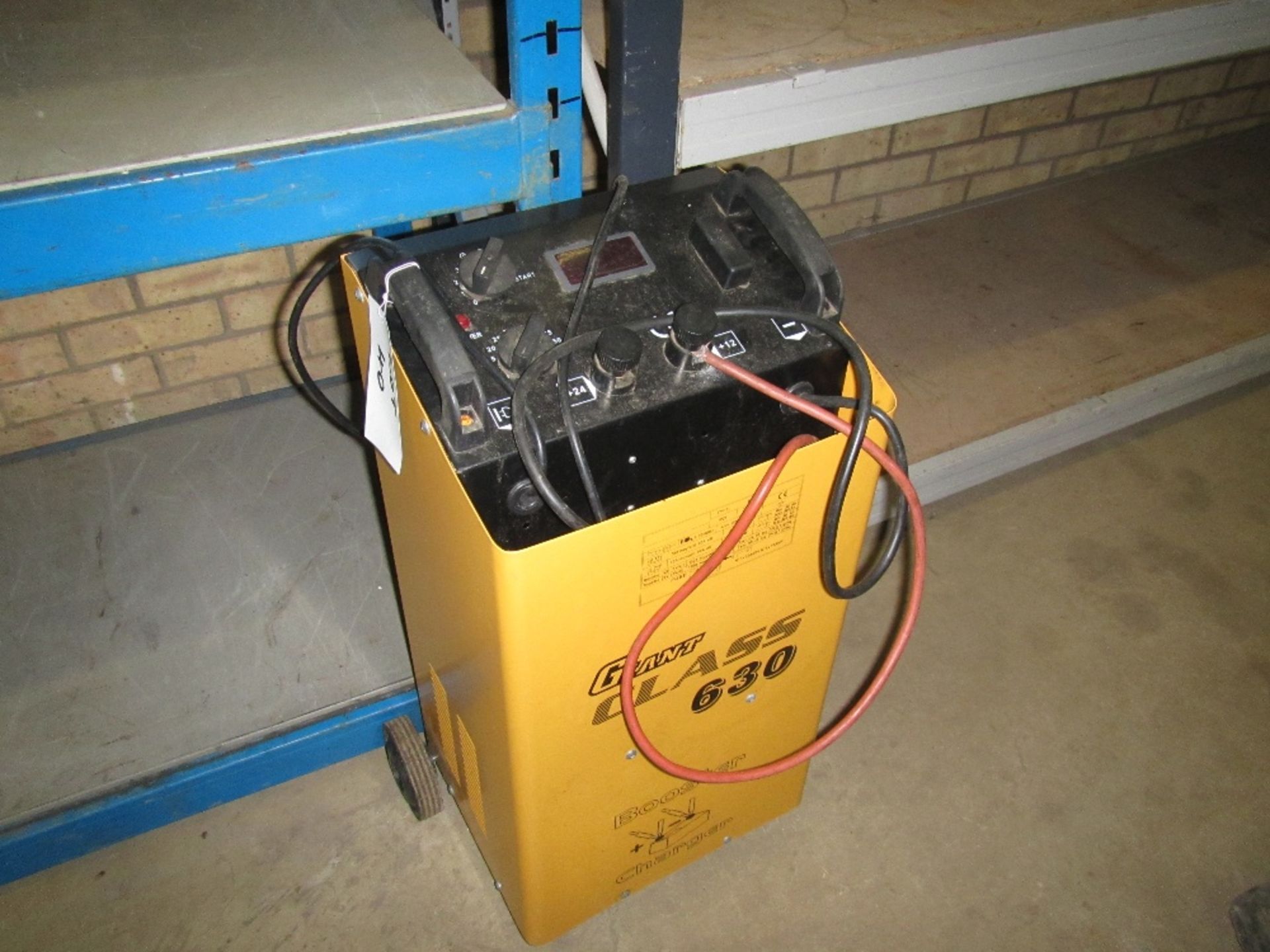Battery Charger/Jump Start UNRESERVED LOT - Image 2 of 2