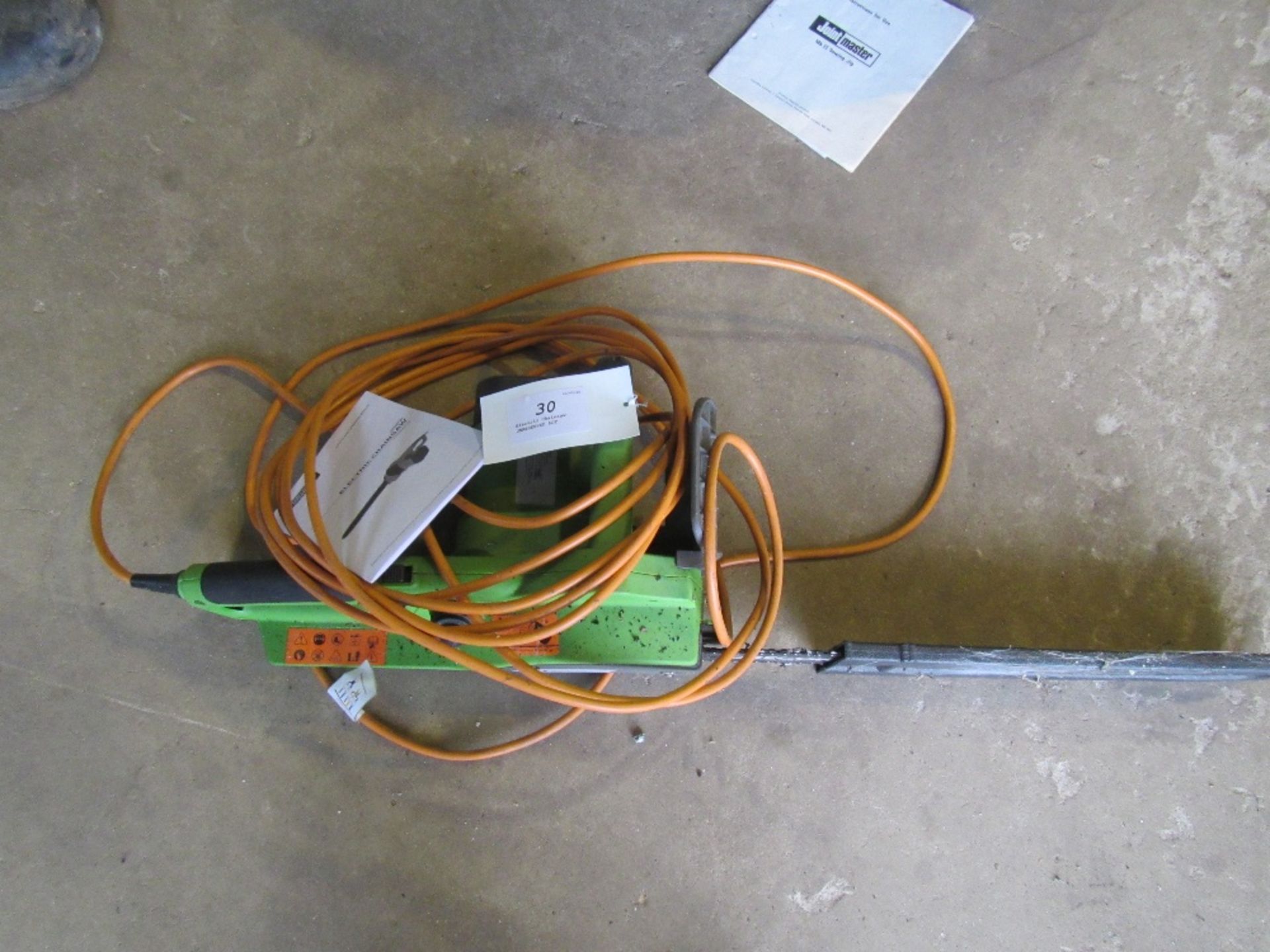 Electric Chainsaw UNRESERVED LOT - Image 2 of 2