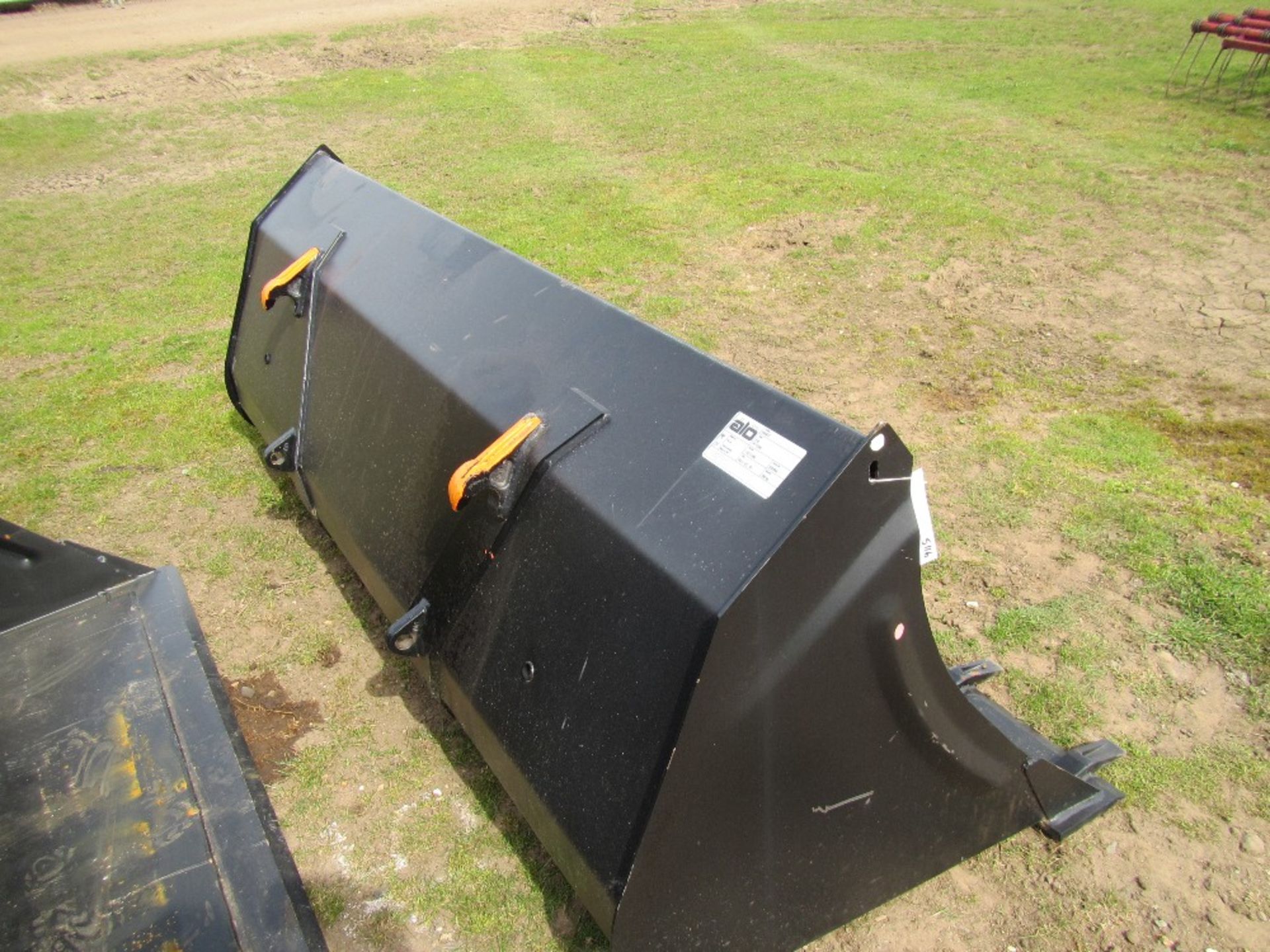 Quicke 210T Bucket with Euro Brackets UNRESERVED LOT - Image 3 of 3