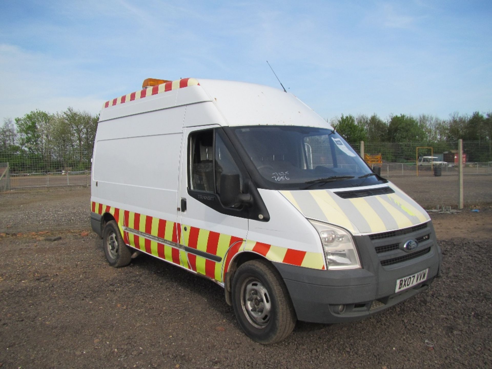 Ford Transit 350 MWB Van with High Roof, Compressor & Generator Built In. Ideal Fitters Van. V5 will