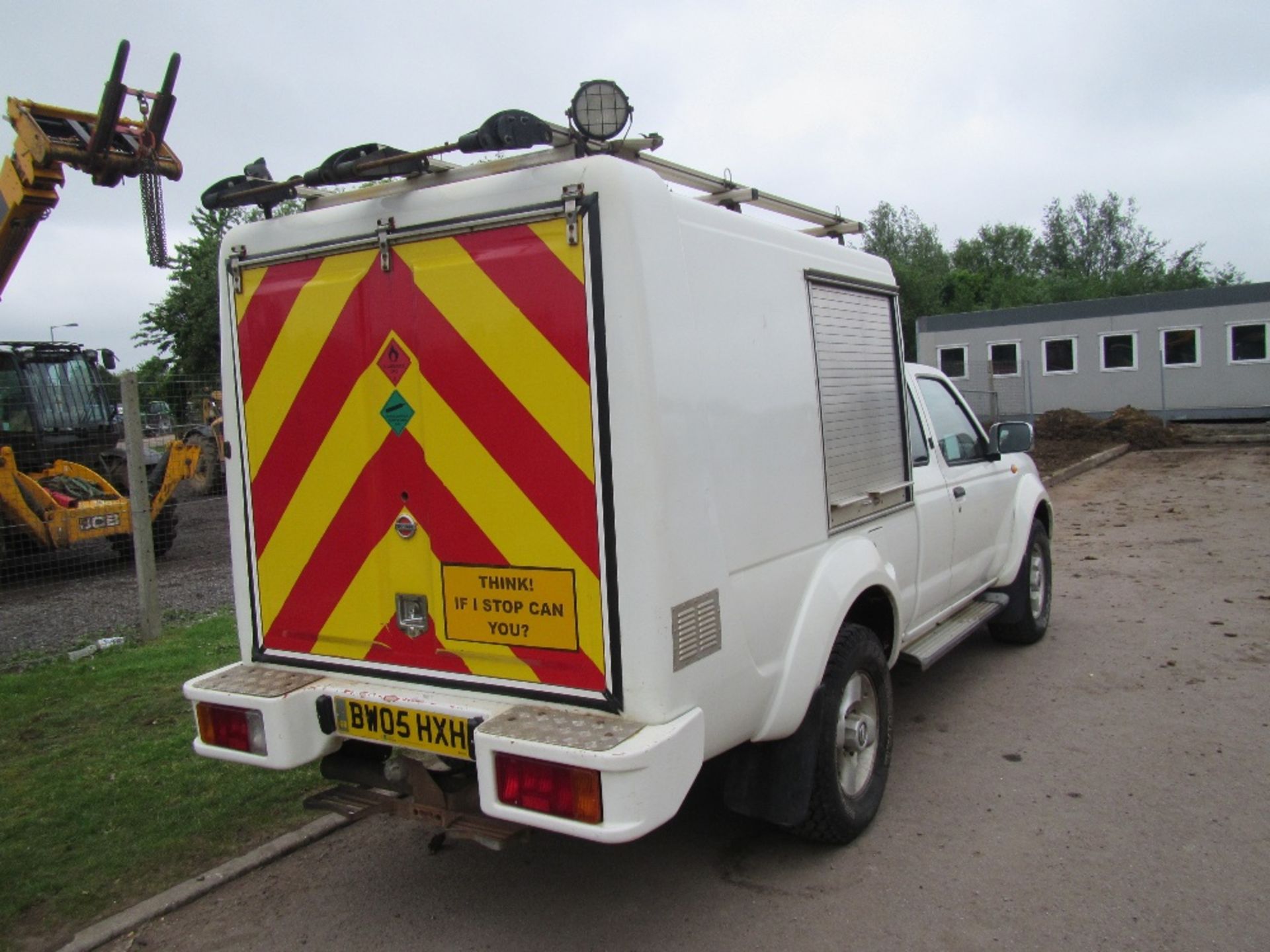 Nissan D22 2.5 DI 4x4 Navara Pick Up. White. V5 will be supplied Mileage: 96,324. No MOT Reg. No. - Image 4 of 4