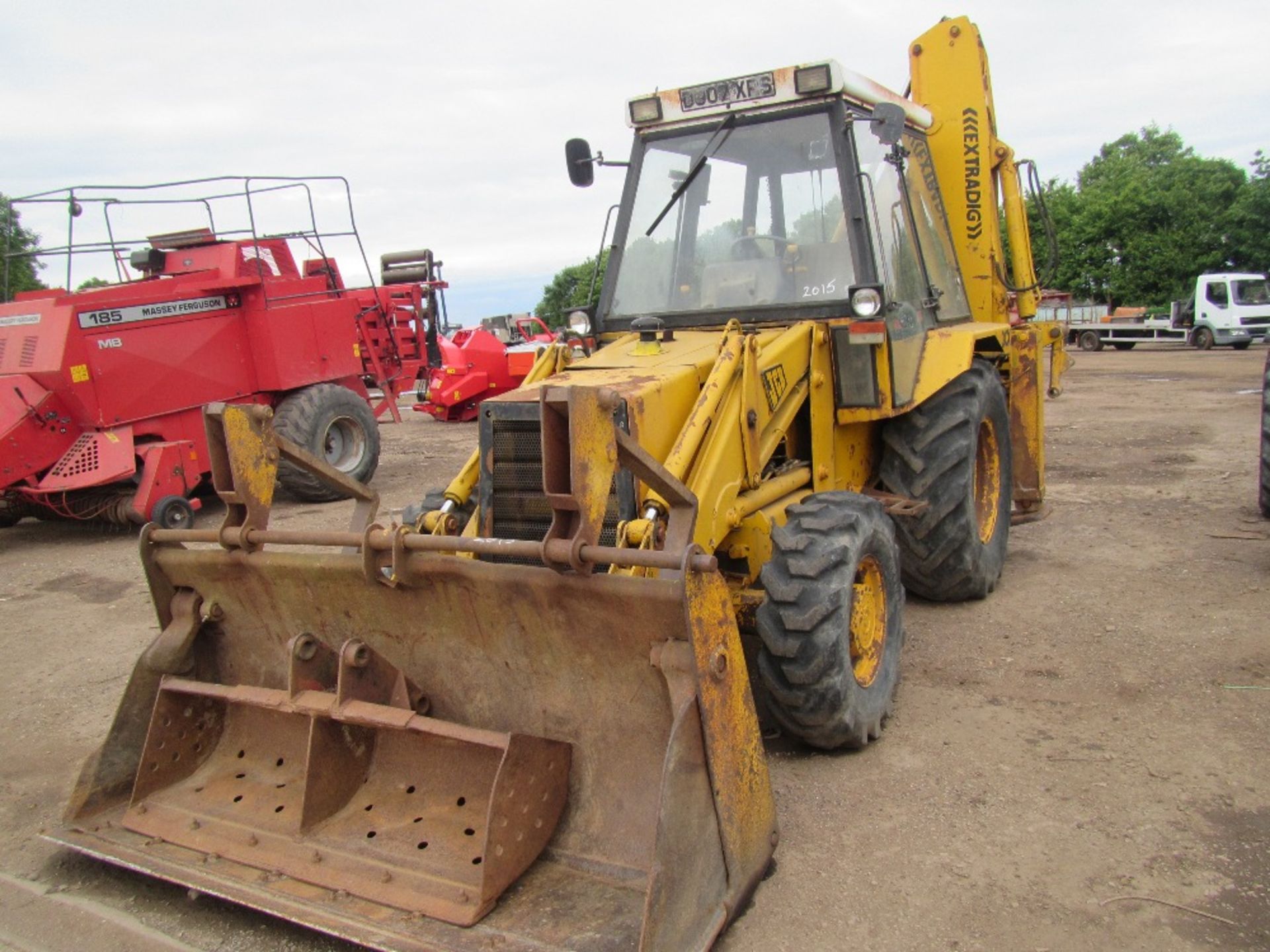 JCB 3CX with Bucket Reg. No. D907 XRS