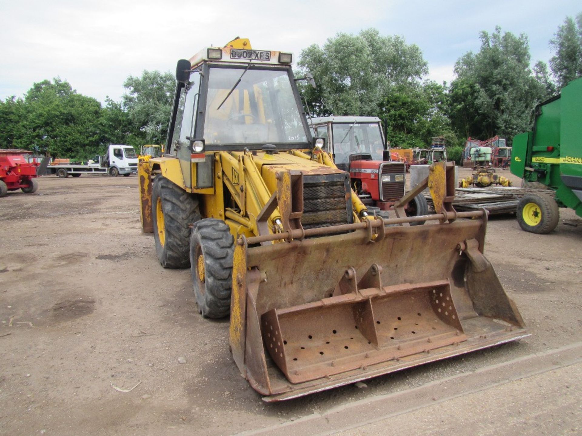 JCB 3CX with Bucket Reg. No. D907 XRS - Image 3 of 8