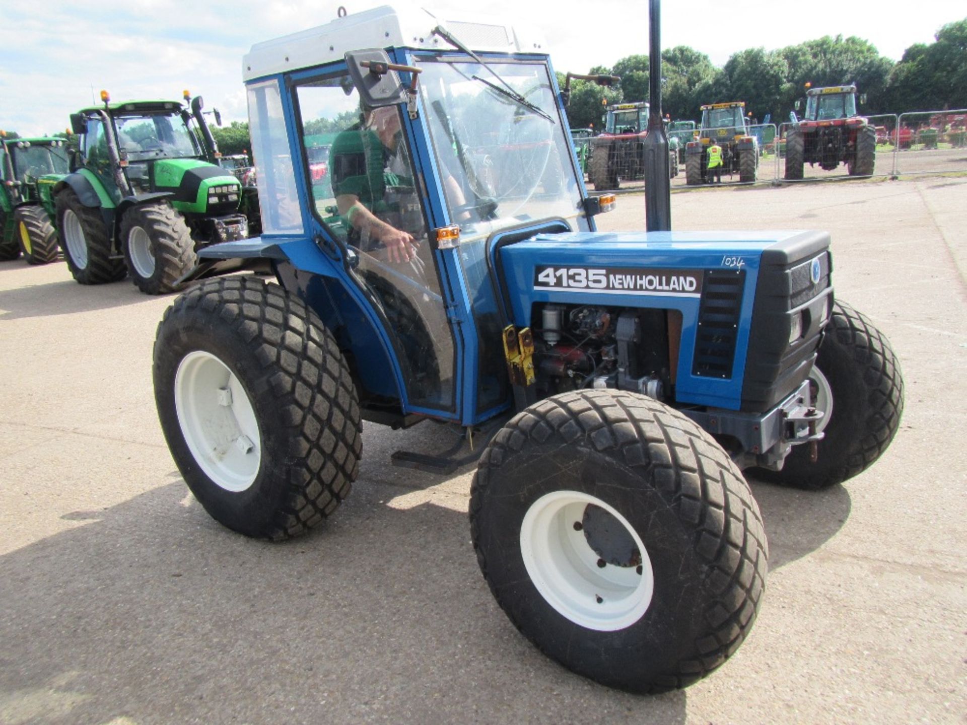 New Holland 4135 4wd Tractor with Grass Tyres Reg. No. P551 PHJ - Image 3 of 12