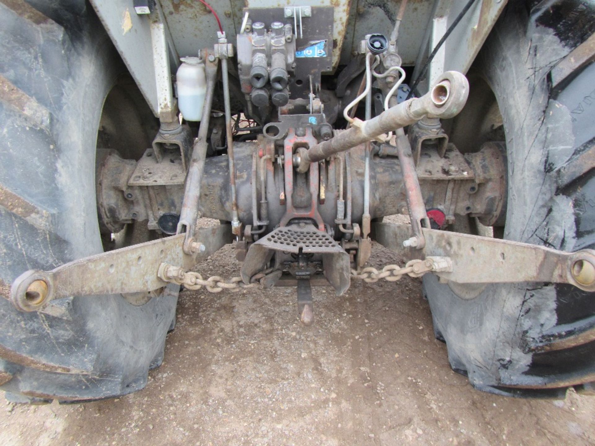 Massey Ferguson 375 2wd Tractor. 2943 Hrs. Ser. No. P06281 - Image 8 of 18