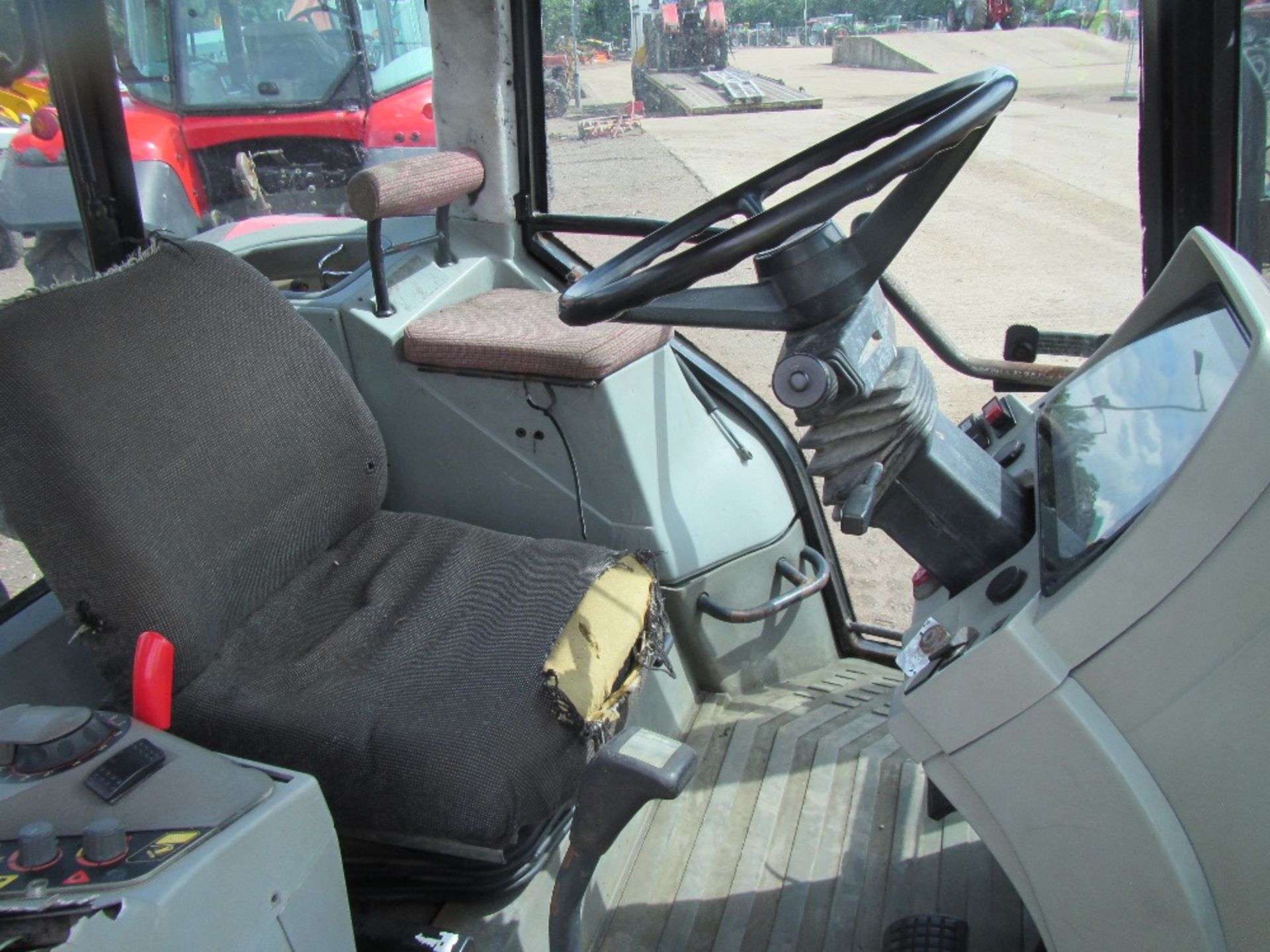 Massey Ferguson 6180 Dynashift Tractor with Manual Shuttle Reg. No. N553 FCR Ser No D290147 - Image 12 of 16