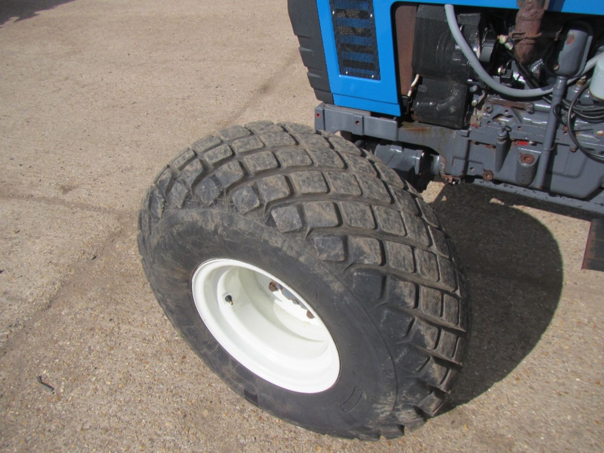 New Holland 4135 4wd Tractor with Grass Tyres Reg. No. P551 PHJ - Image 10 of 12