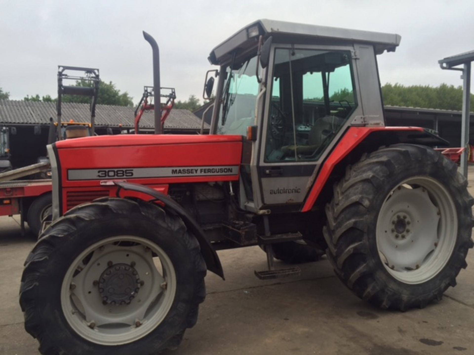 Massey Ferguson 3085 Tractor Reg. No. K464 DHL Ser No A101009