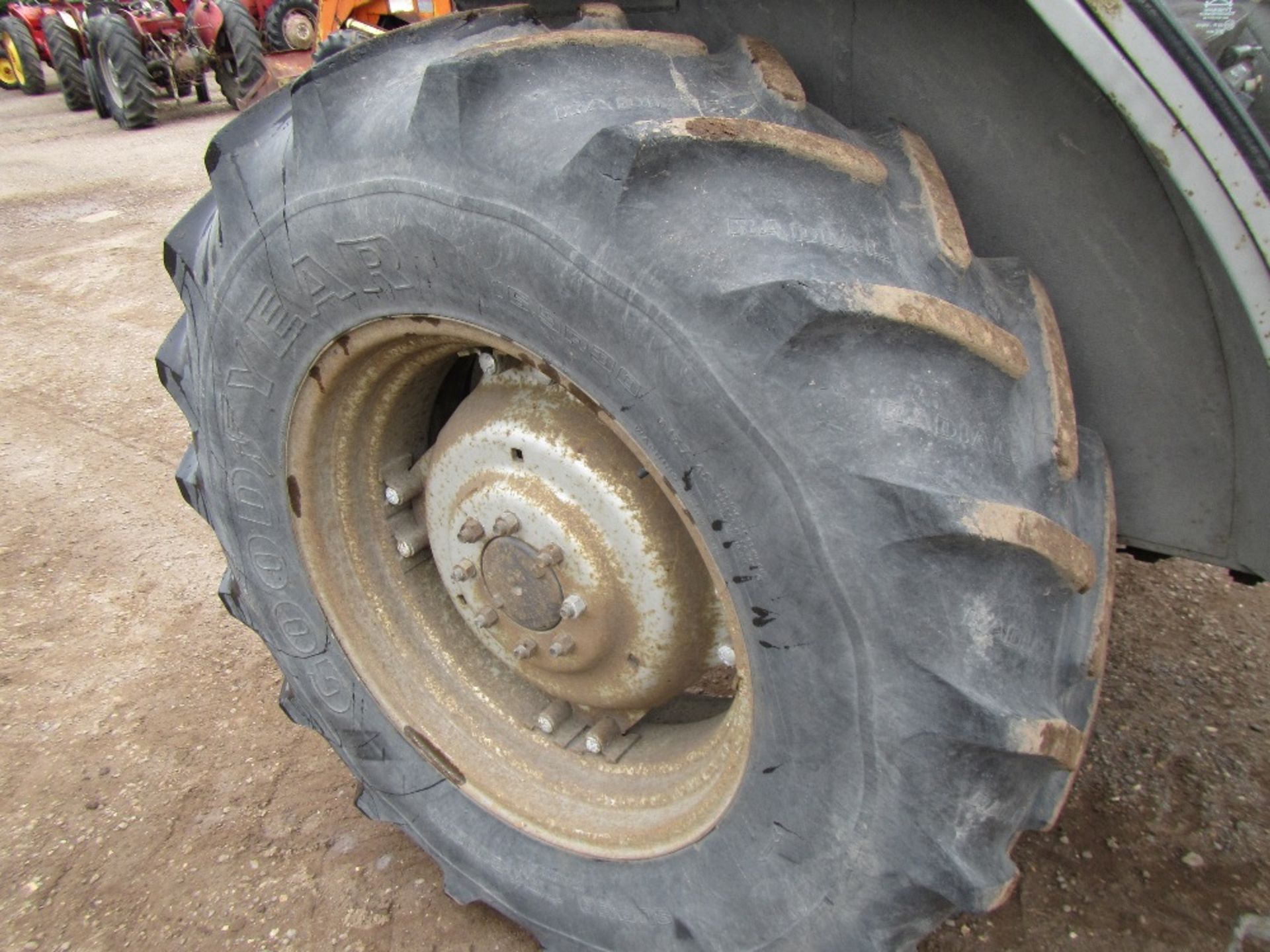 Massey Ferguson 375 2wd Tractor. 2943 Hrs. Ser. No. P06281 - Image 6 of 18