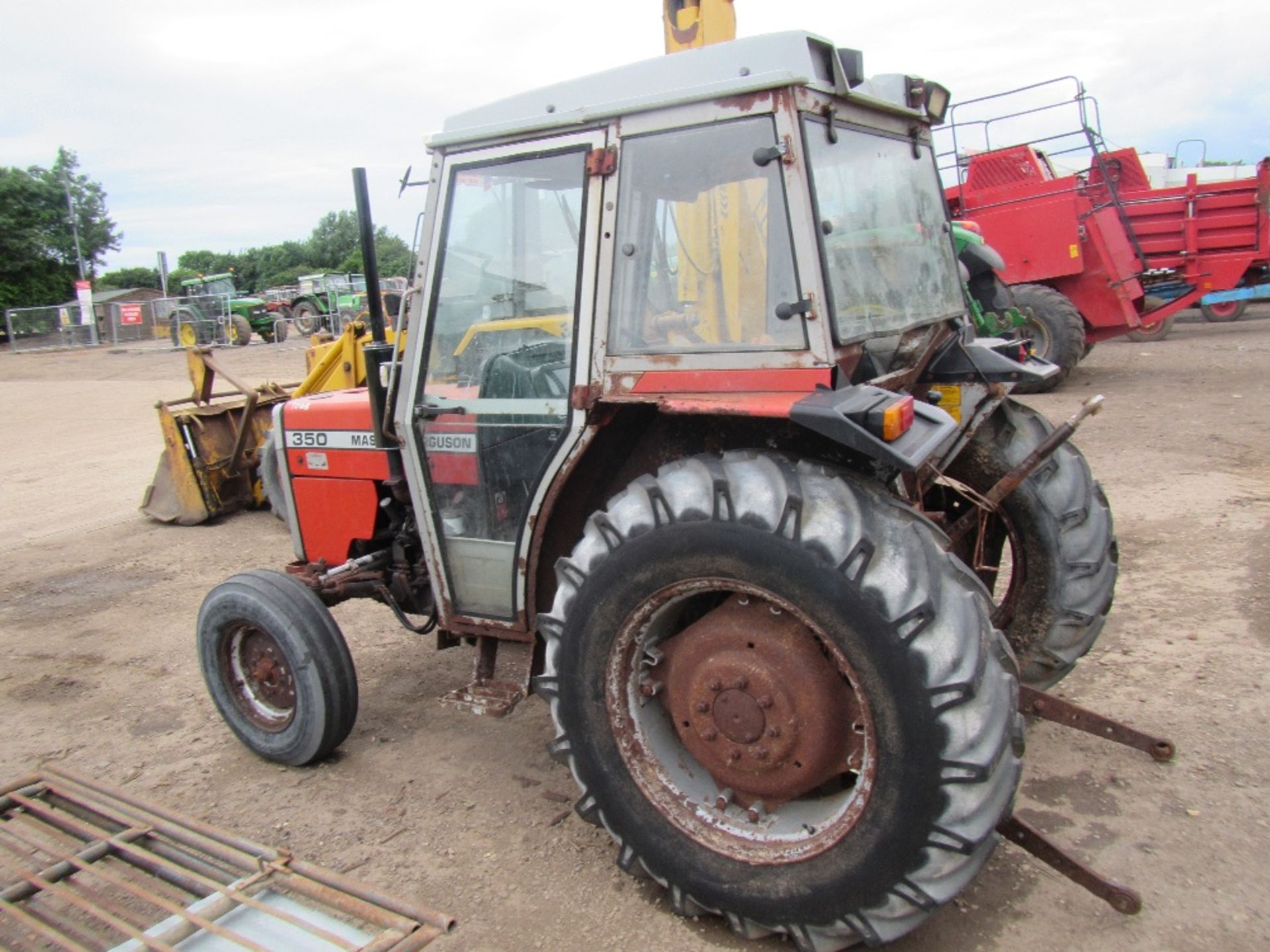 Massey Ferguson 350 Tractor Ser. No. P14203 - Image 9 of 17