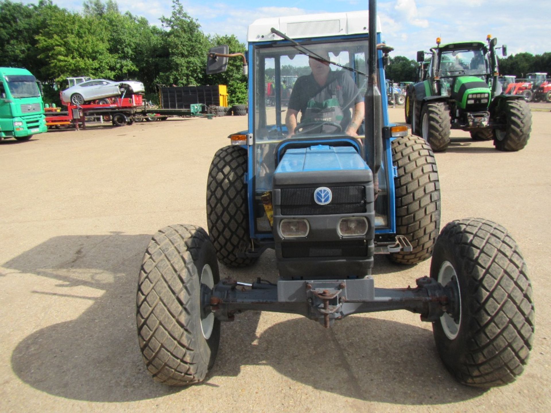 New Holland 4135 4wd Tractor with Grass Tyres Reg. No. P551 PHJ - Image 2 of 12