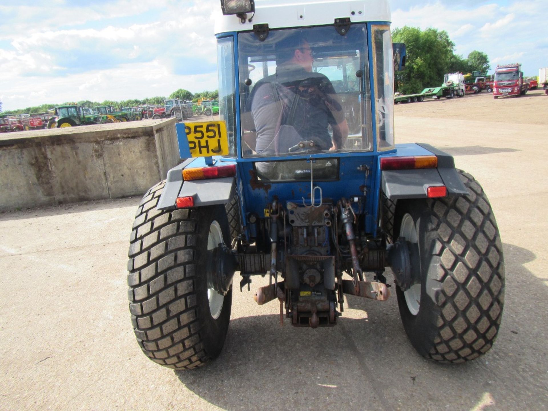 New Holland 4135 4wd Tractor with Grass Tyres Reg. No. P551 PHJ - Image 6 of 12