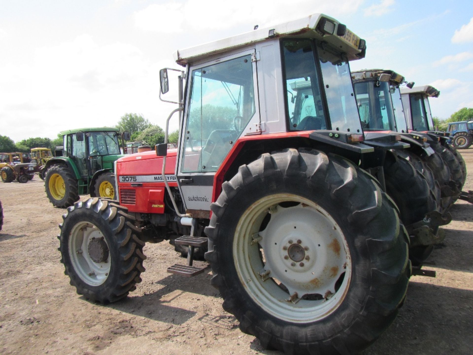 Massey Ferguson 3075 Dynashift Tractor. Reg. No. L355 PJL Ser. No. B273040 - Image 9 of 16