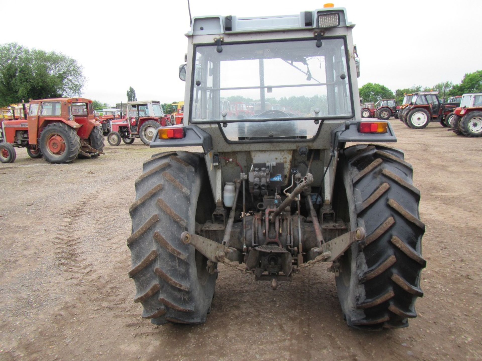 Massey Ferguson 375 2wd Tractor. 2943 Hrs. Ser. No. P06281 - Image 7 of 18