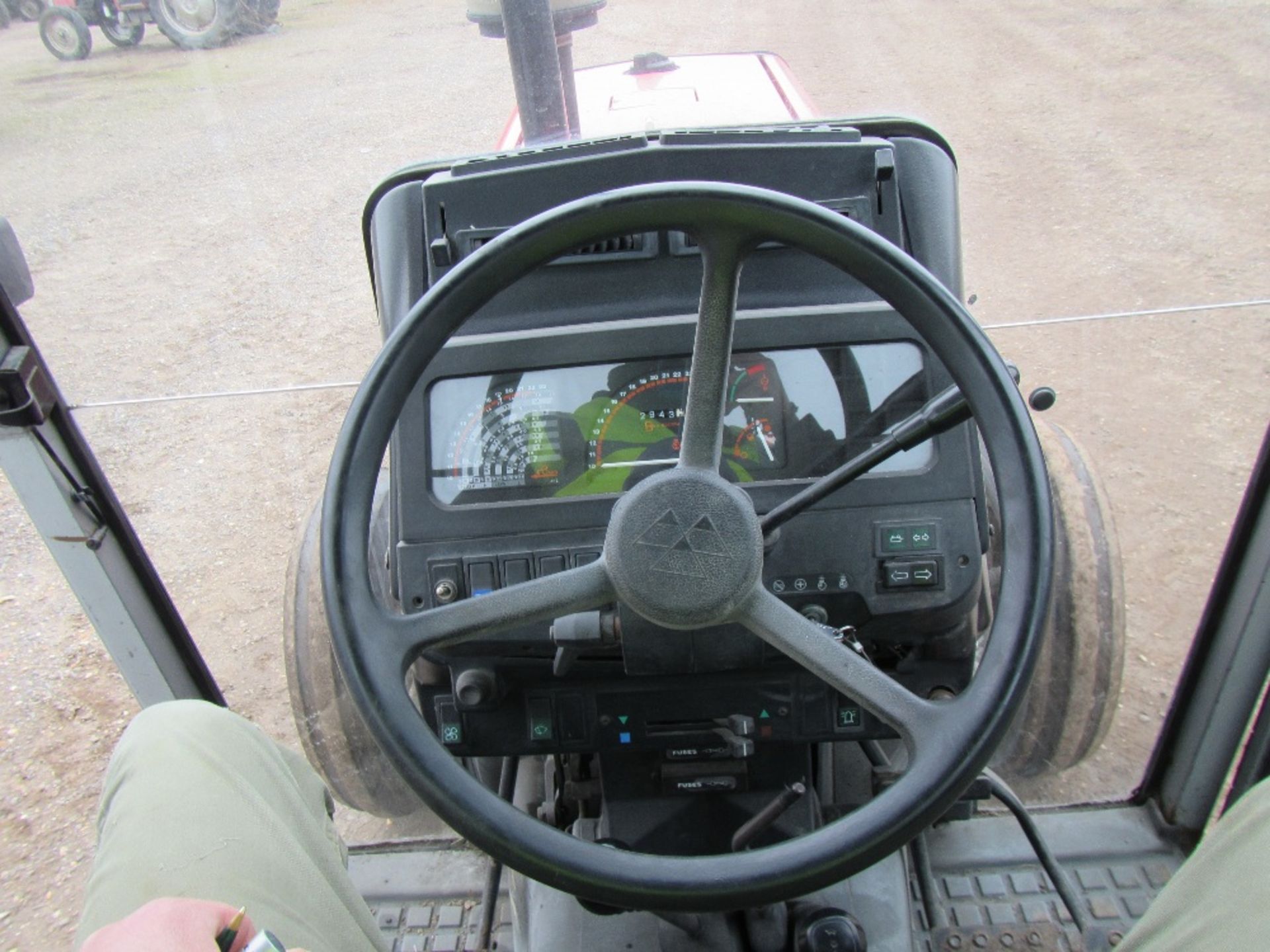 Massey Ferguson 375 2wd Tractor. 2943 Hrs. Ser. No. P06281 - Image 16 of 18