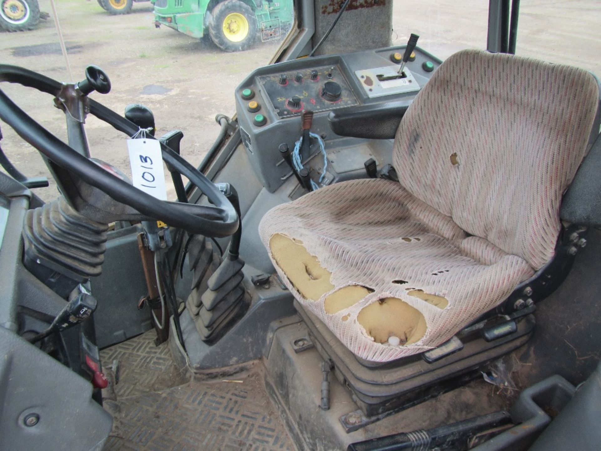 Massey Ferguson 3070 4x4 Tractor with Loader Reg No J135 LCT Ser No S080035 - Image 12 of 16