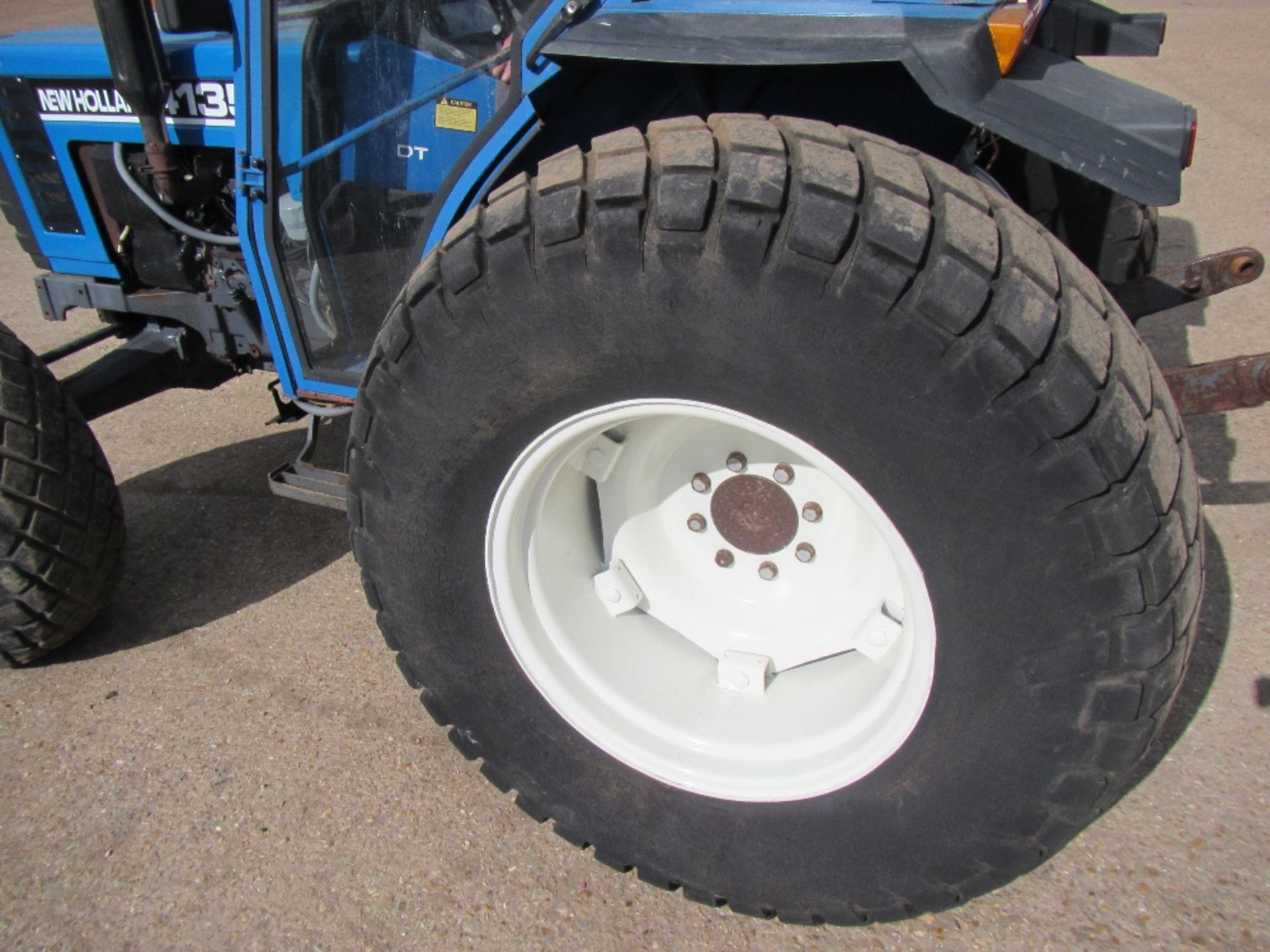 New Holland 4135 4wd Tractor with Grass Tyres Reg. No. P551 PHJ - Image 9 of 12