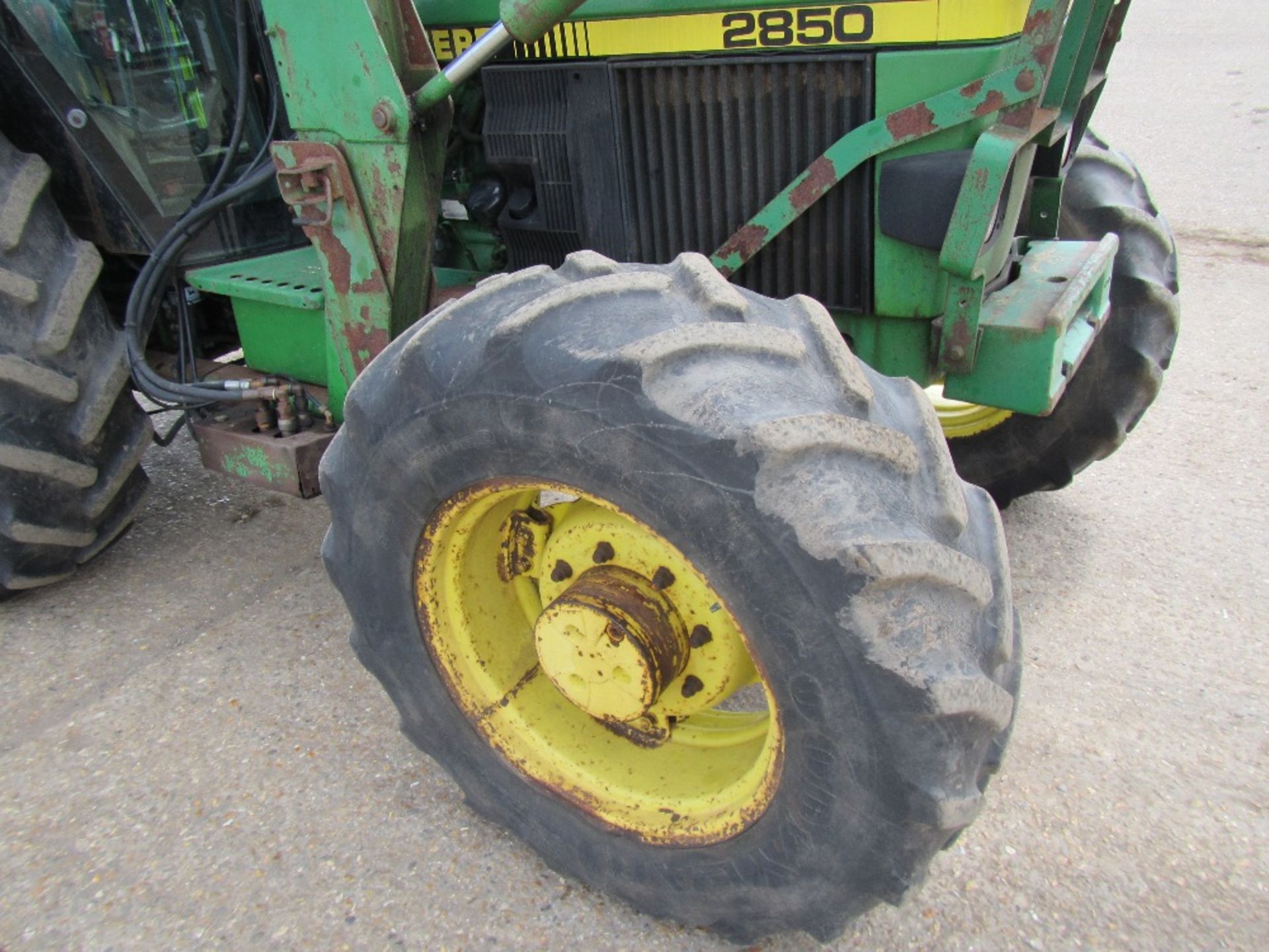 John Deere 2850 Tractor with JD 245 Loader Reg. No. L320 UGE Ser No 775040 - Image 4 of 17