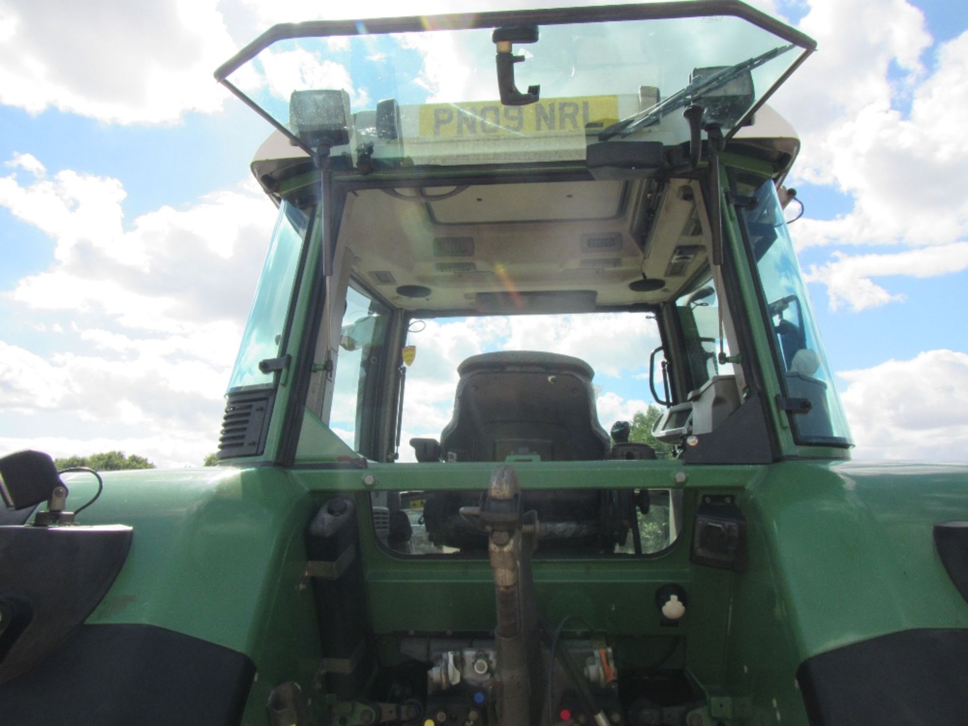 2009 Fendt 820 Tractor with Links & PTO. No V5 7000 Hrs Reg No PN09 NRL Ser No 731216450 - Image 9 of 19