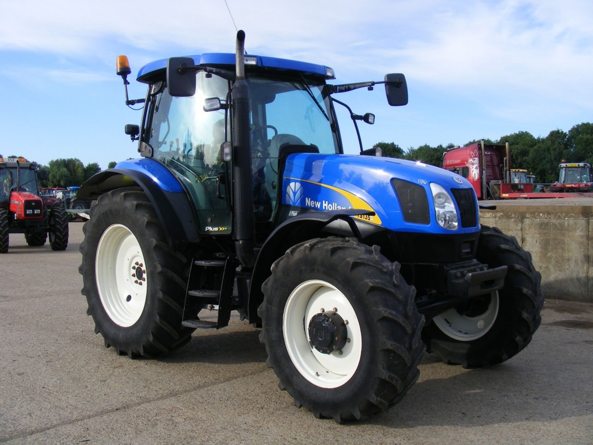 New Holland TSA135 Tractor - Image 3 of 6