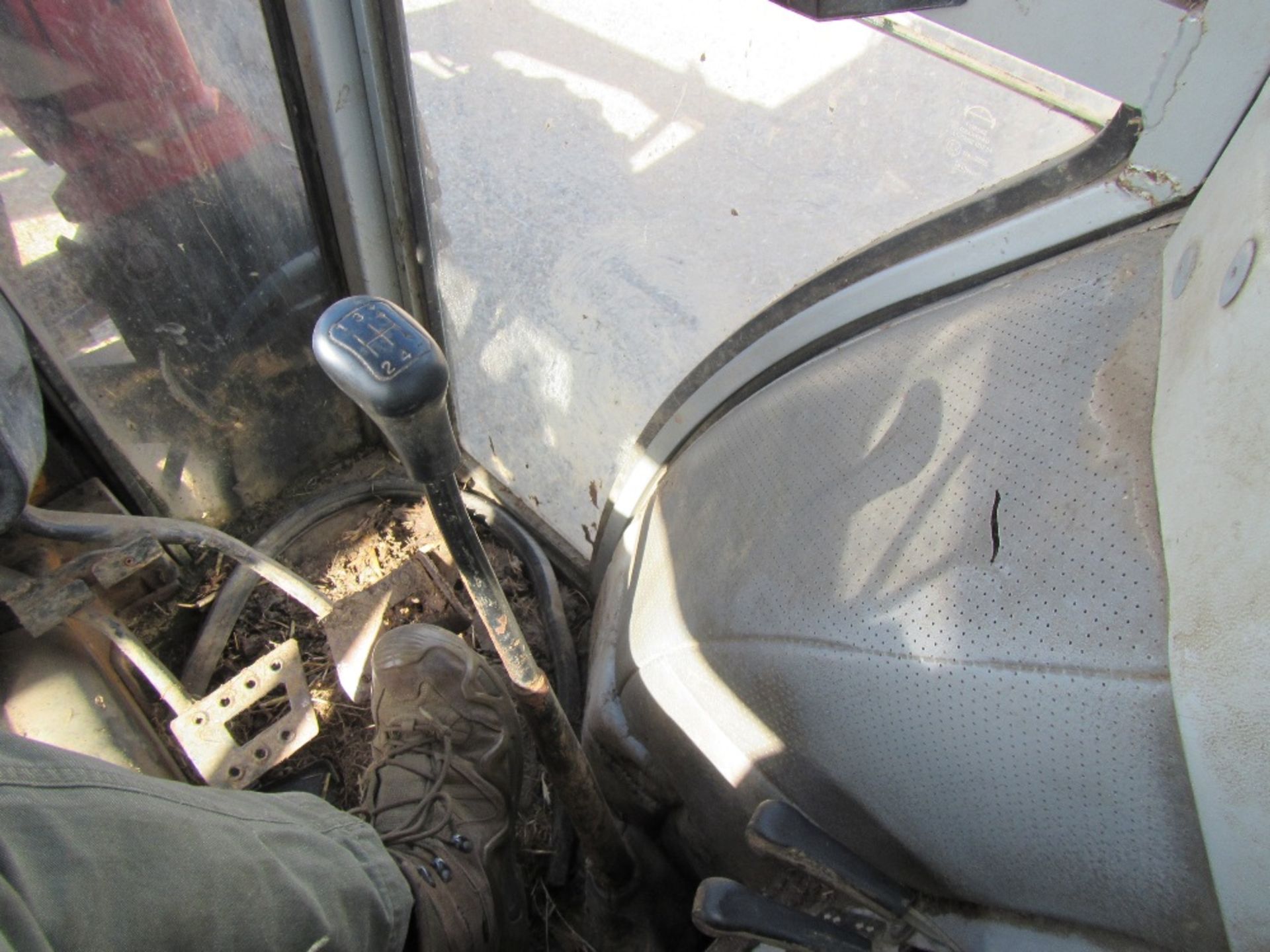 Massey Ferguson 390 Tractor with Loader - Image 14 of 16