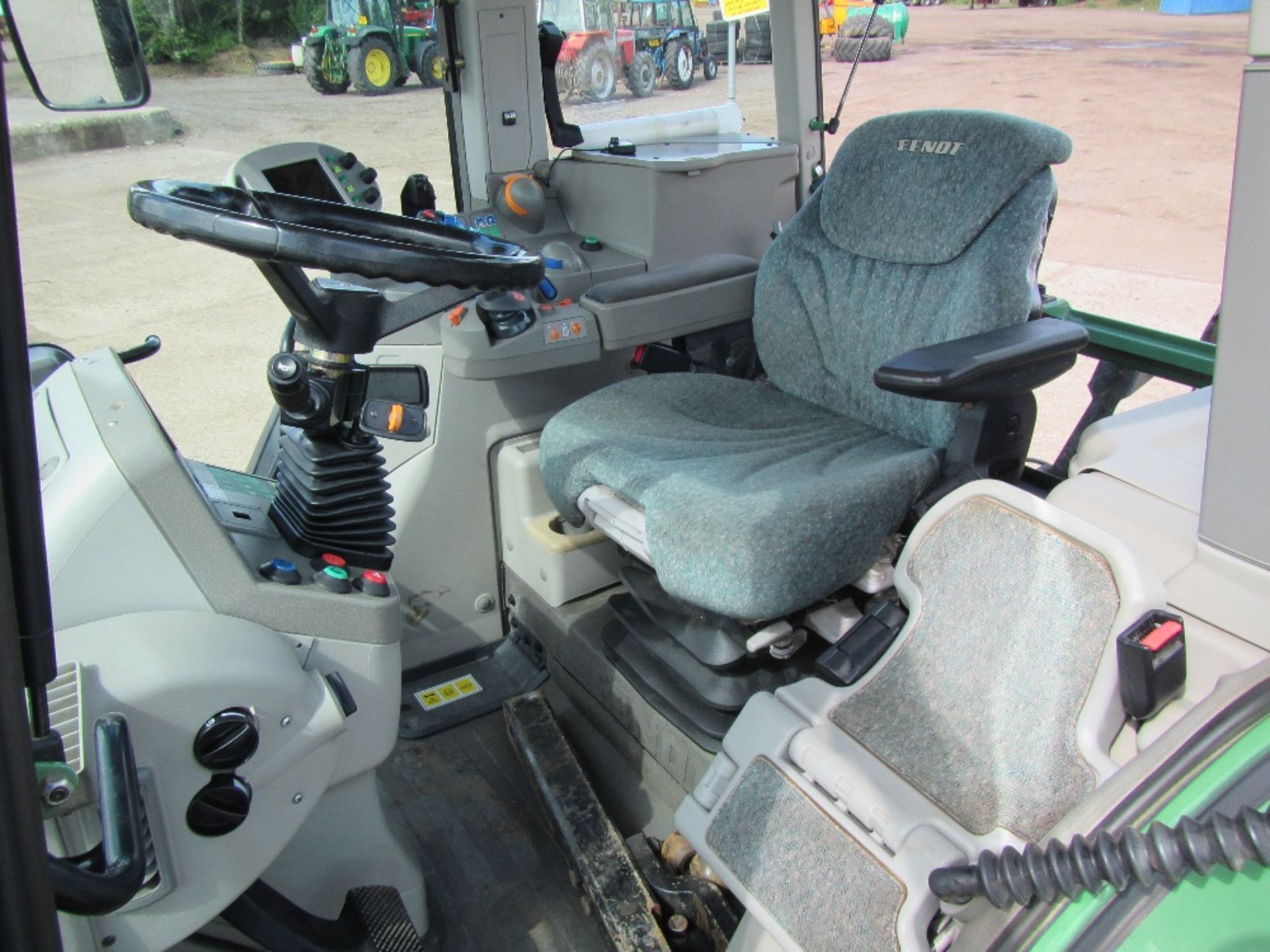 2009 Fendt 820 Tractor with Links & PTO. No V5 7000 Hrs Reg No PN09 NRL Ser No 731216450 - Image 13 of 19