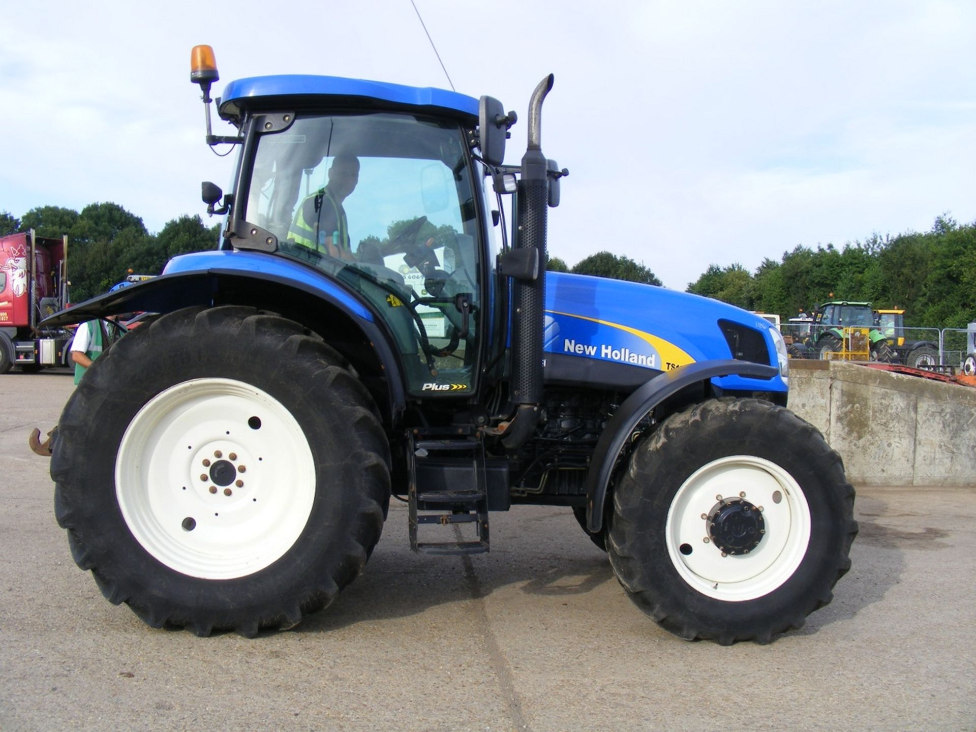 New Holland TSA135 Tractor - Image 4 of 6