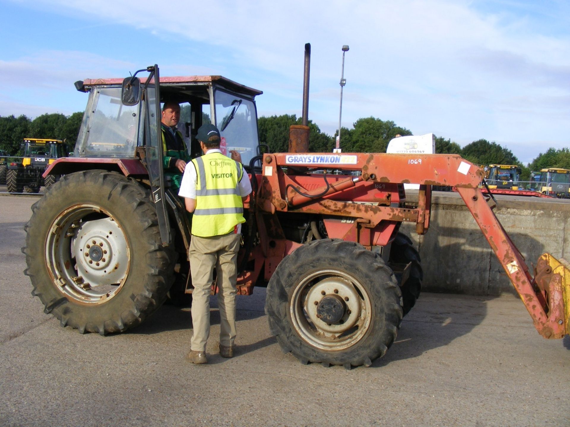 Case 885 Tractor with Grays Loader Reg. No. G33 PSO UNRESERVED LOT - Image 4 of 7