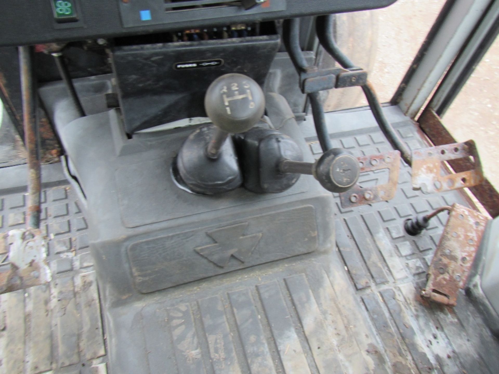 Massey Ferguson 342 8 Speed Tractor with PAS, Lo Profile Cab. Ser. No. B42076 - Image 14 of 17