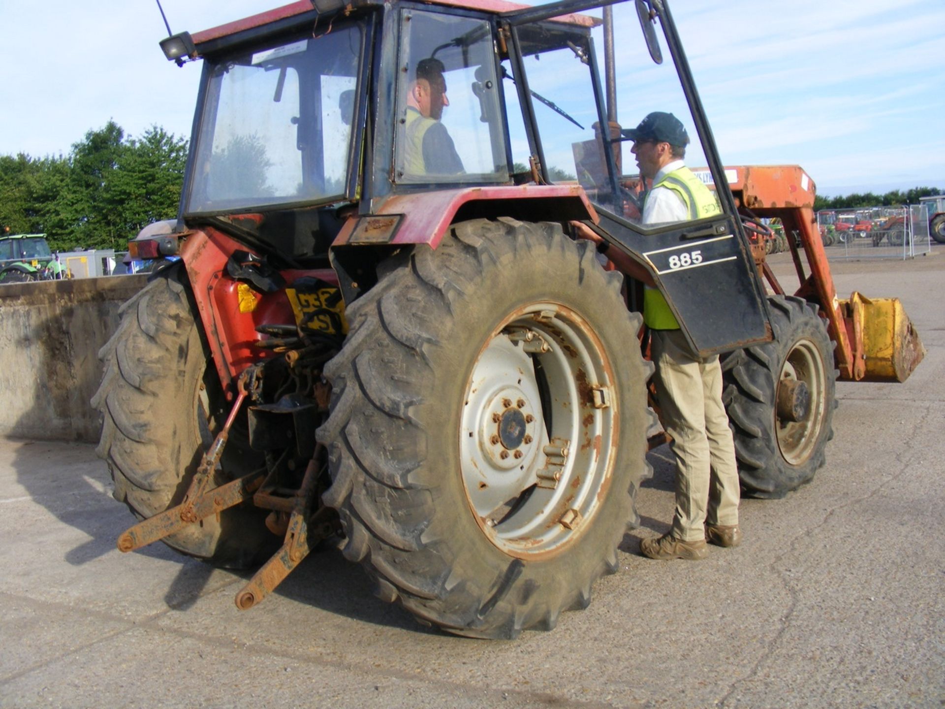 Case 885 Tractor with Grays Loader Reg. No. G33 PSO UNRESERVED LOT - Image 5 of 7