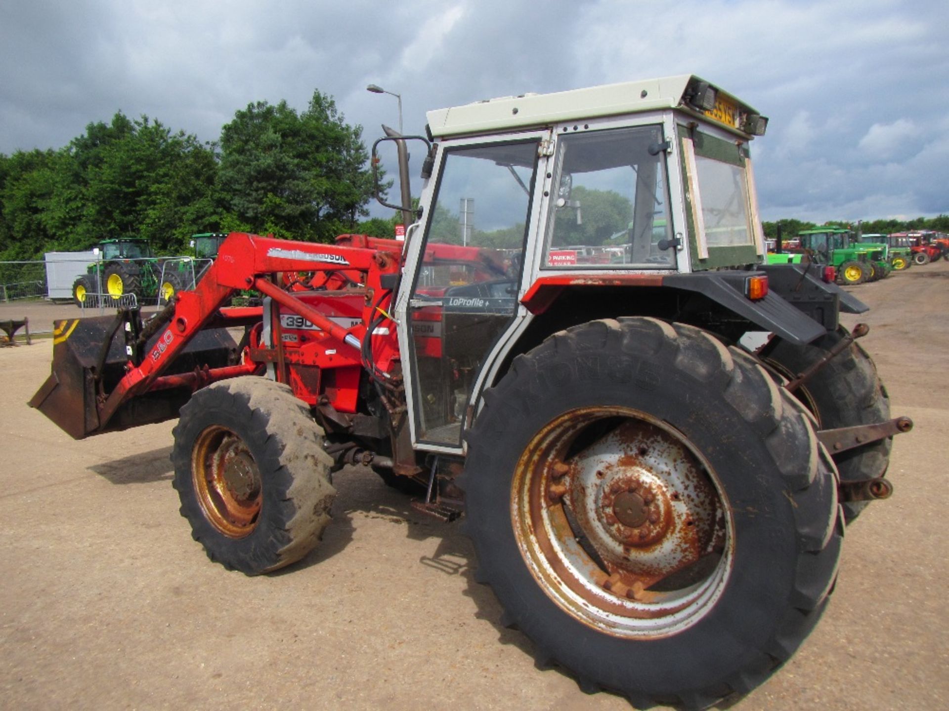 Massey Ferguson 390 4wd Tractor with MF Loader Reg. No. M355 YSW Ser. No. C27493 - Image 9 of 16