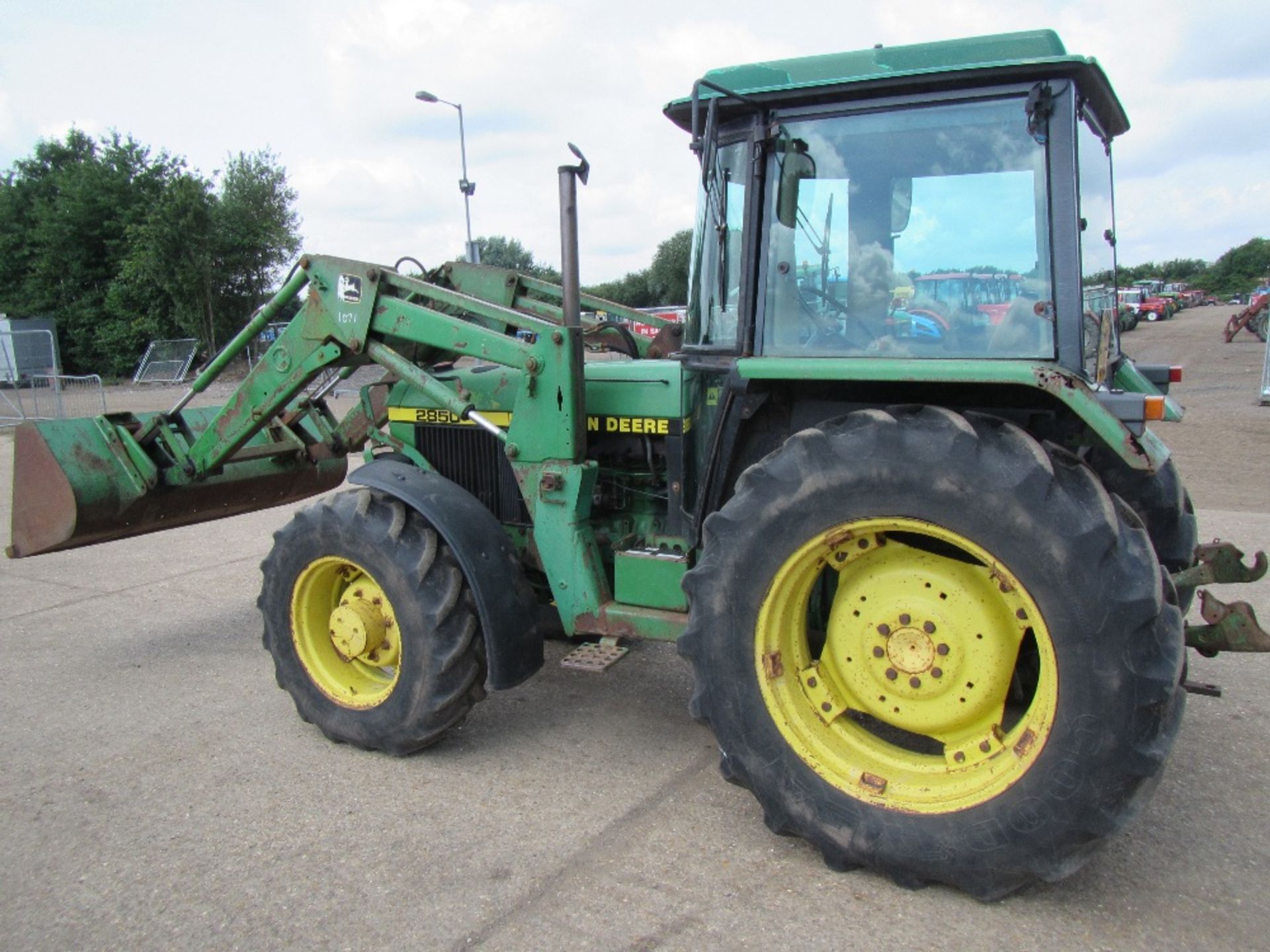 John Deere 2850 Tractor with JD 245 Loader Reg. No. L320 UGE Ser No 775040 - Image 9 of 17