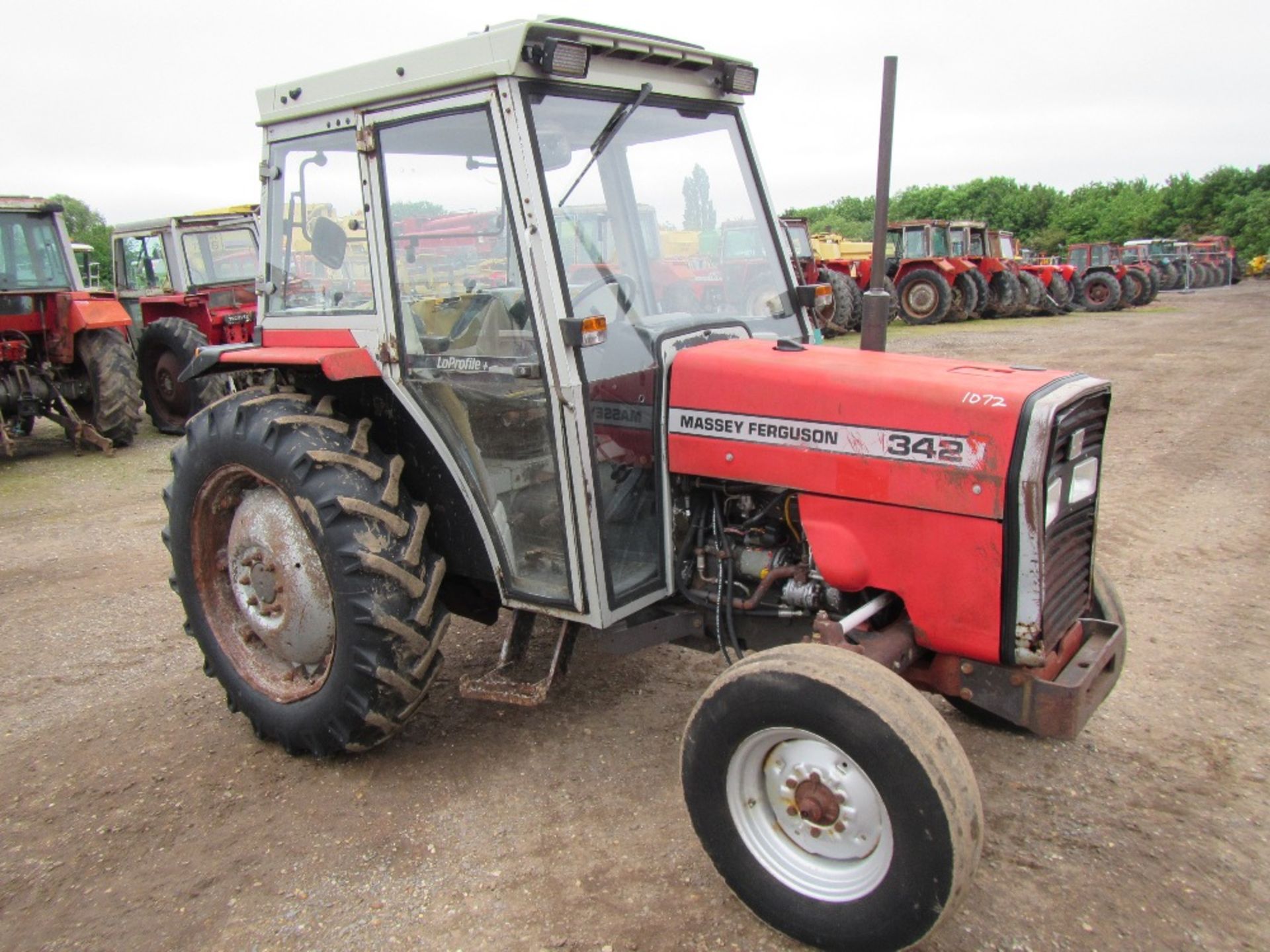 Massey Ferguson 342 8 Speed Tractor with PAS, Lo Profile Cab. Ser. No. B42076 - Image 3 of 17