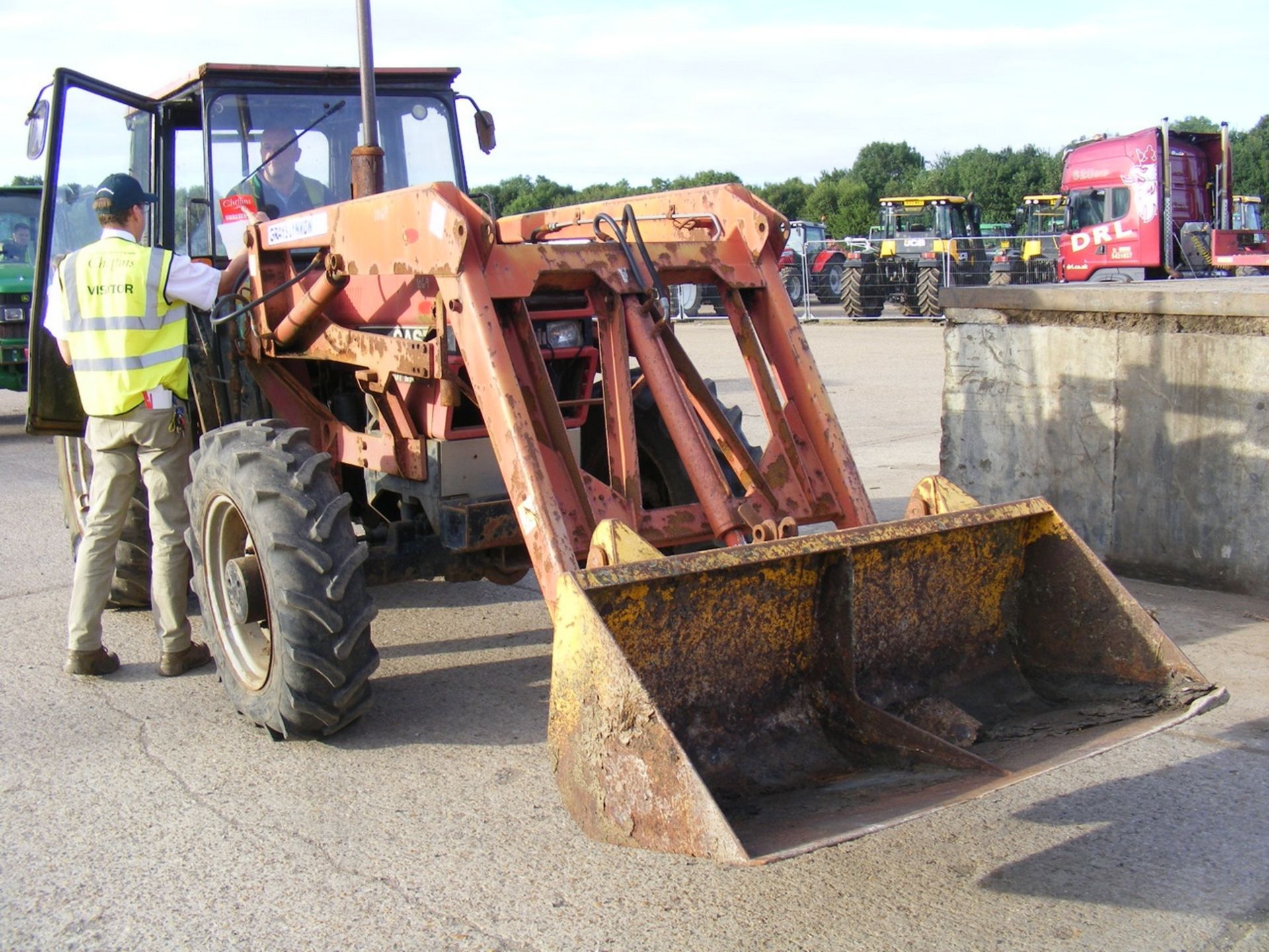 Case 885 Tractor with Grays Loader Reg. No. G33 PSO UNRESERVED LOT - Image 3 of 7