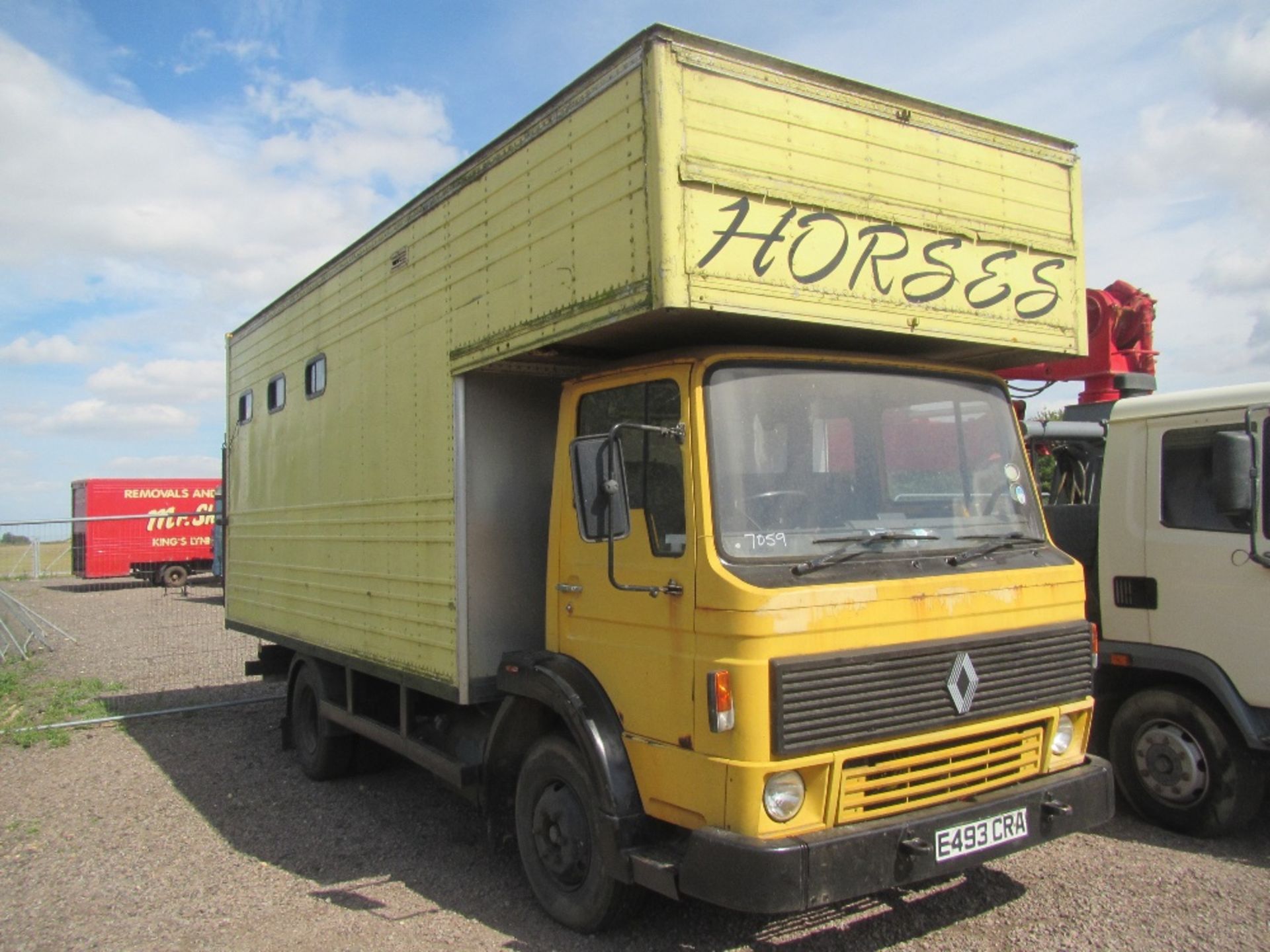 Dodge 7.5 Ton Horse Box Lorry. Reg. No. E493 CRA - Image 2 of 8